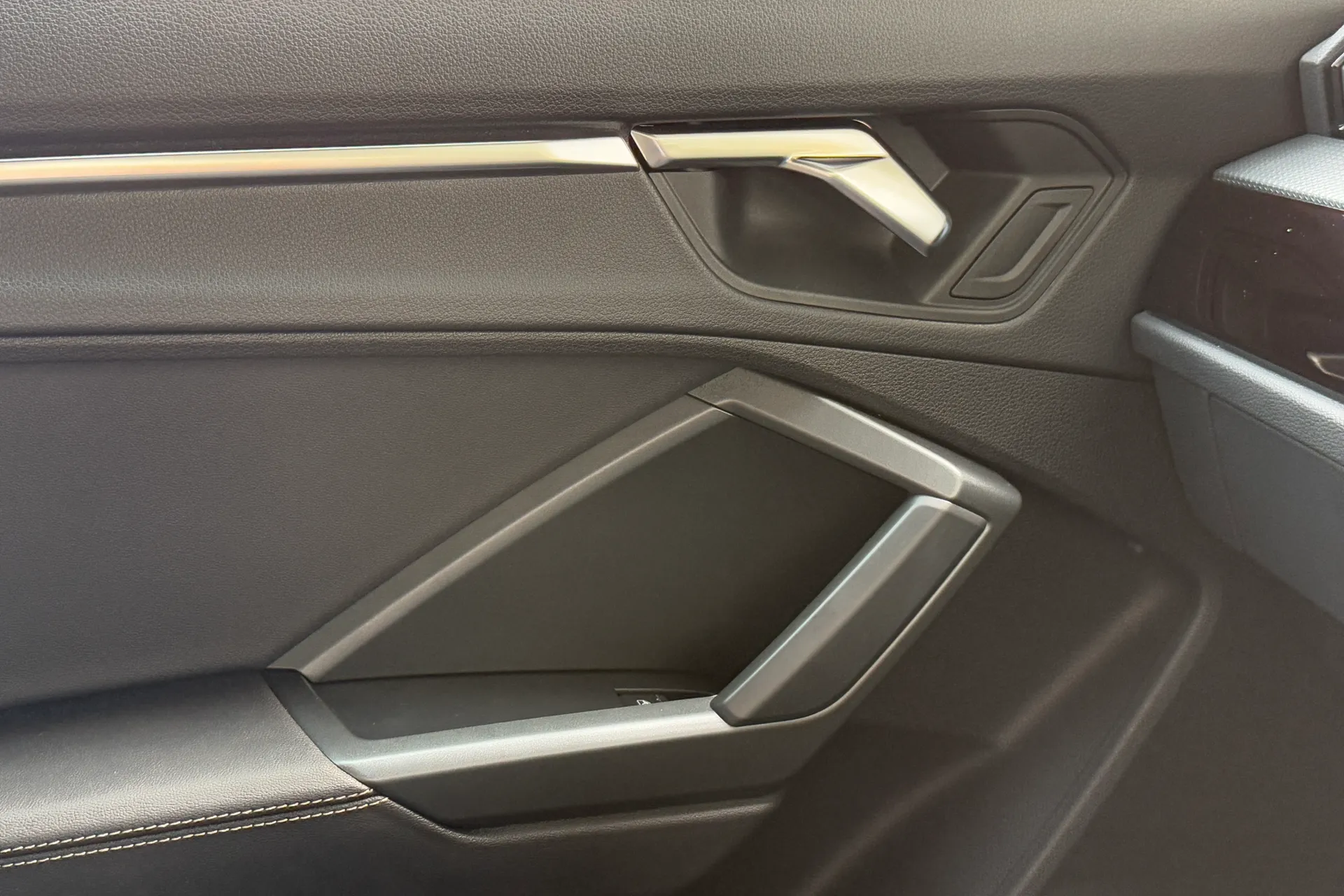 Audi Q3 thumbnail image number 18