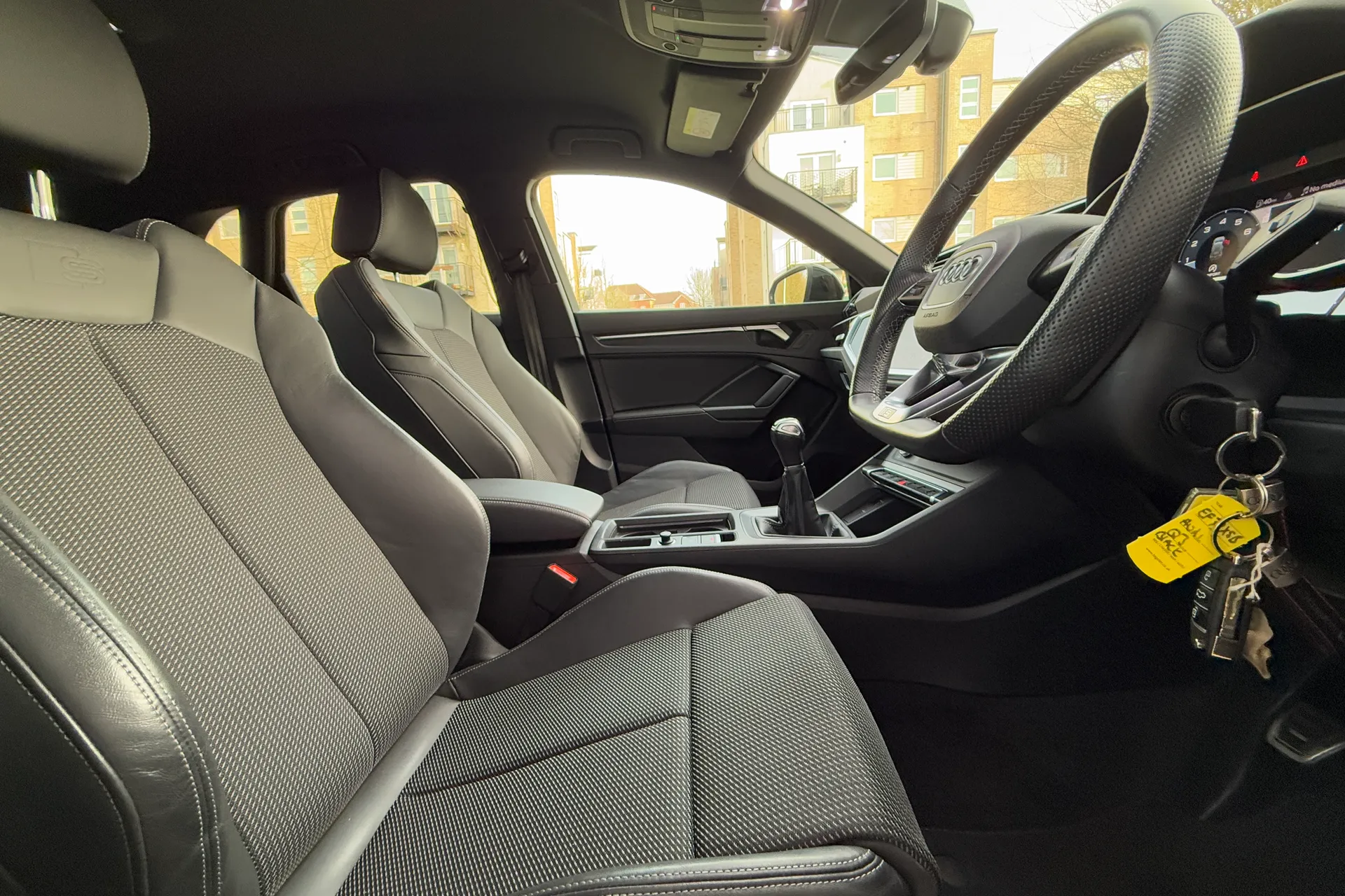 Audi Q3 thumbnail image number 32