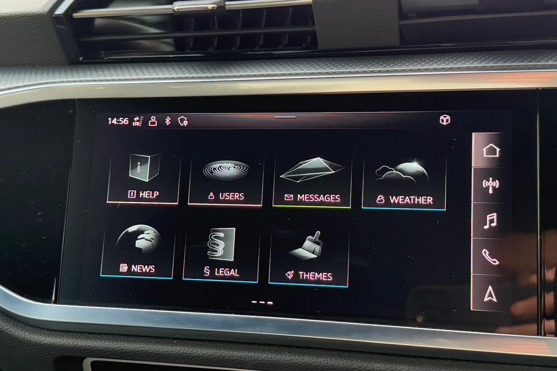 Audi Q3 thumbnail image number 15