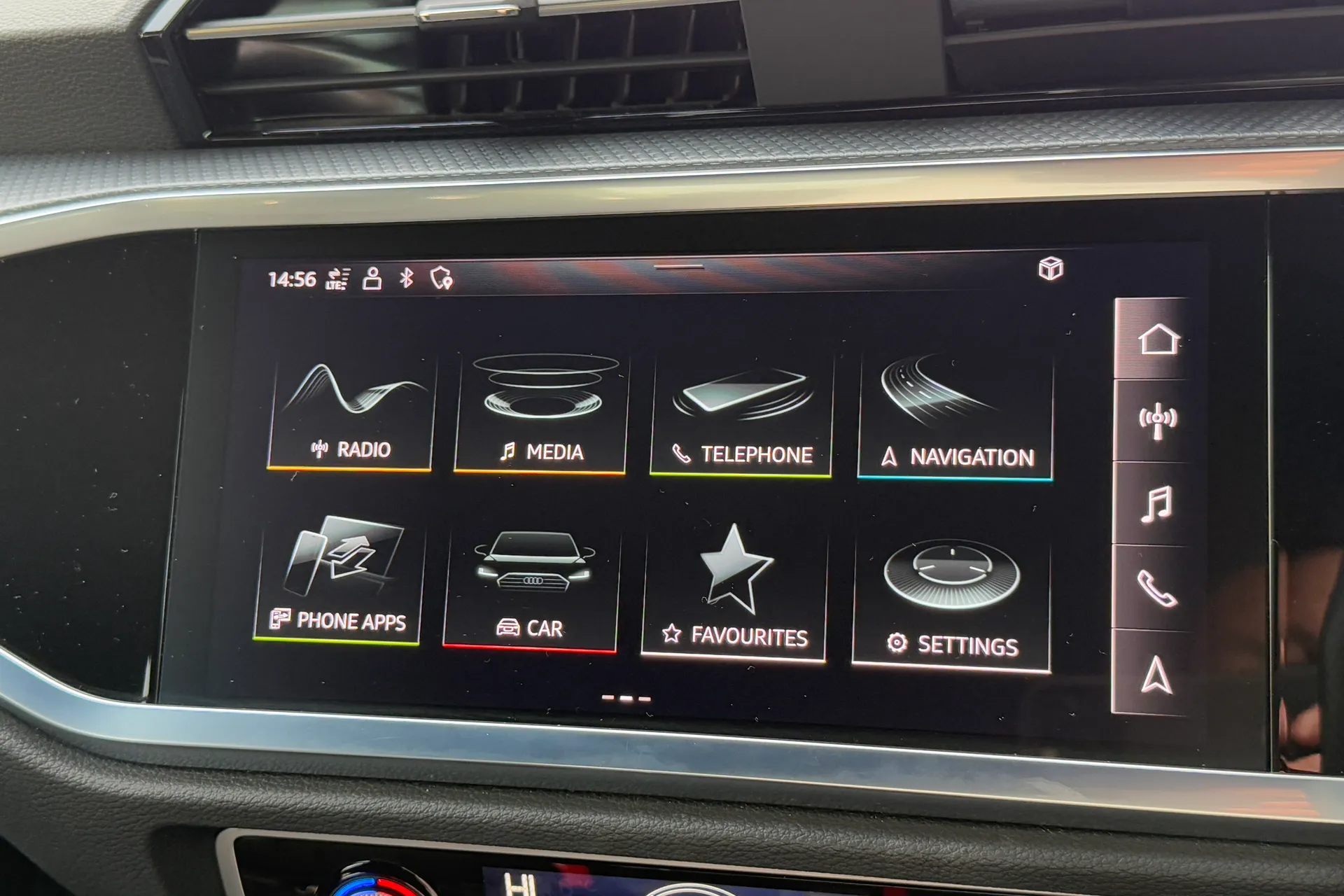 Audi Q3 thumbnail image number 13