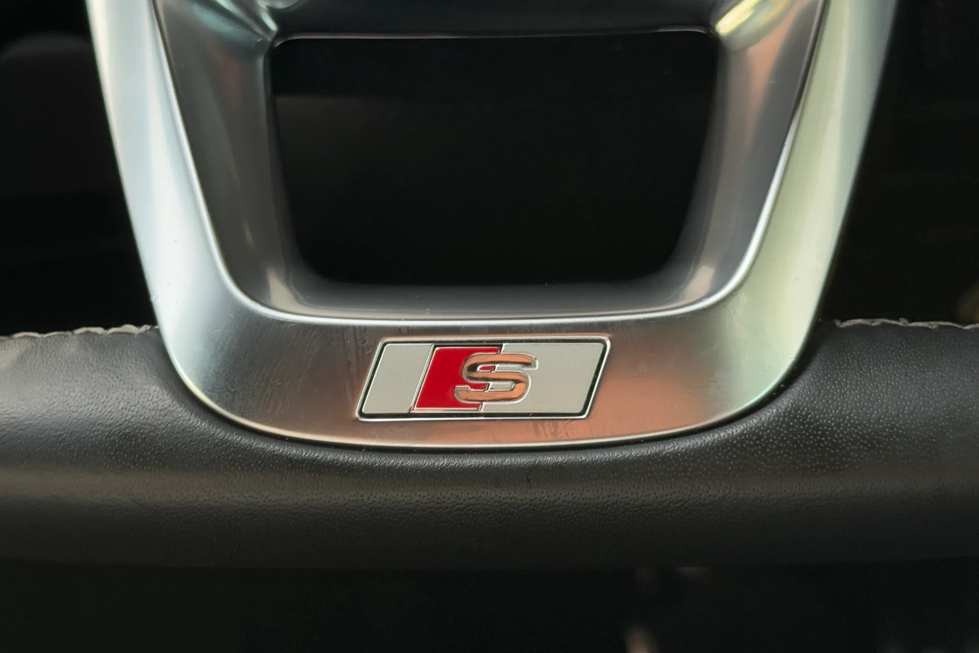 Audi Q3 thumbnail image number 25