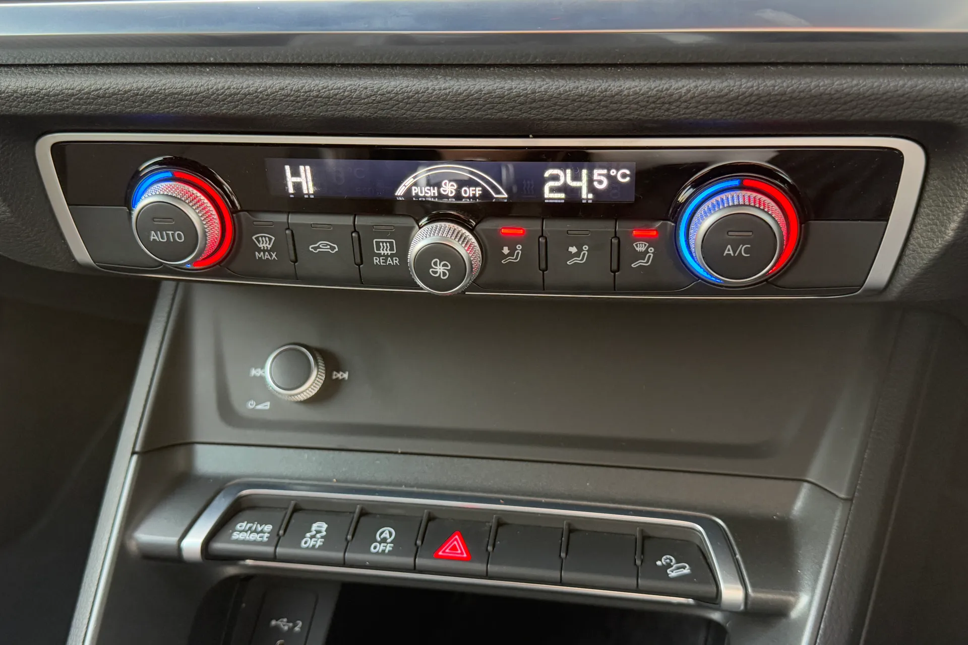 Audi Q3 thumbnail image number 10