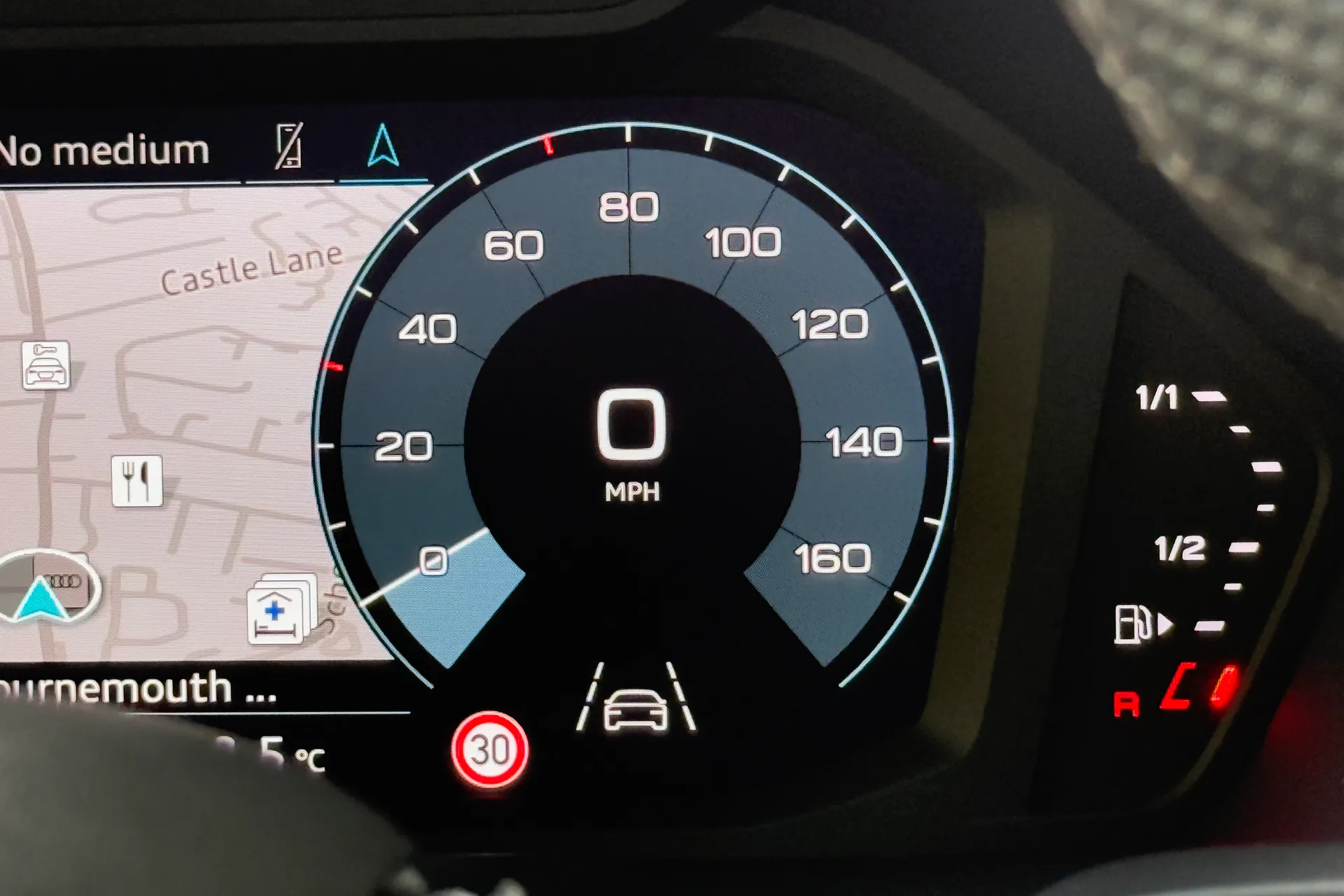 Audi Q3 thumbnail image number 29