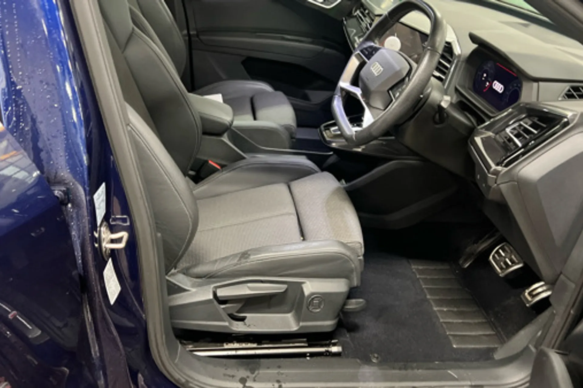 Audi Q4 thumbnail image number 7