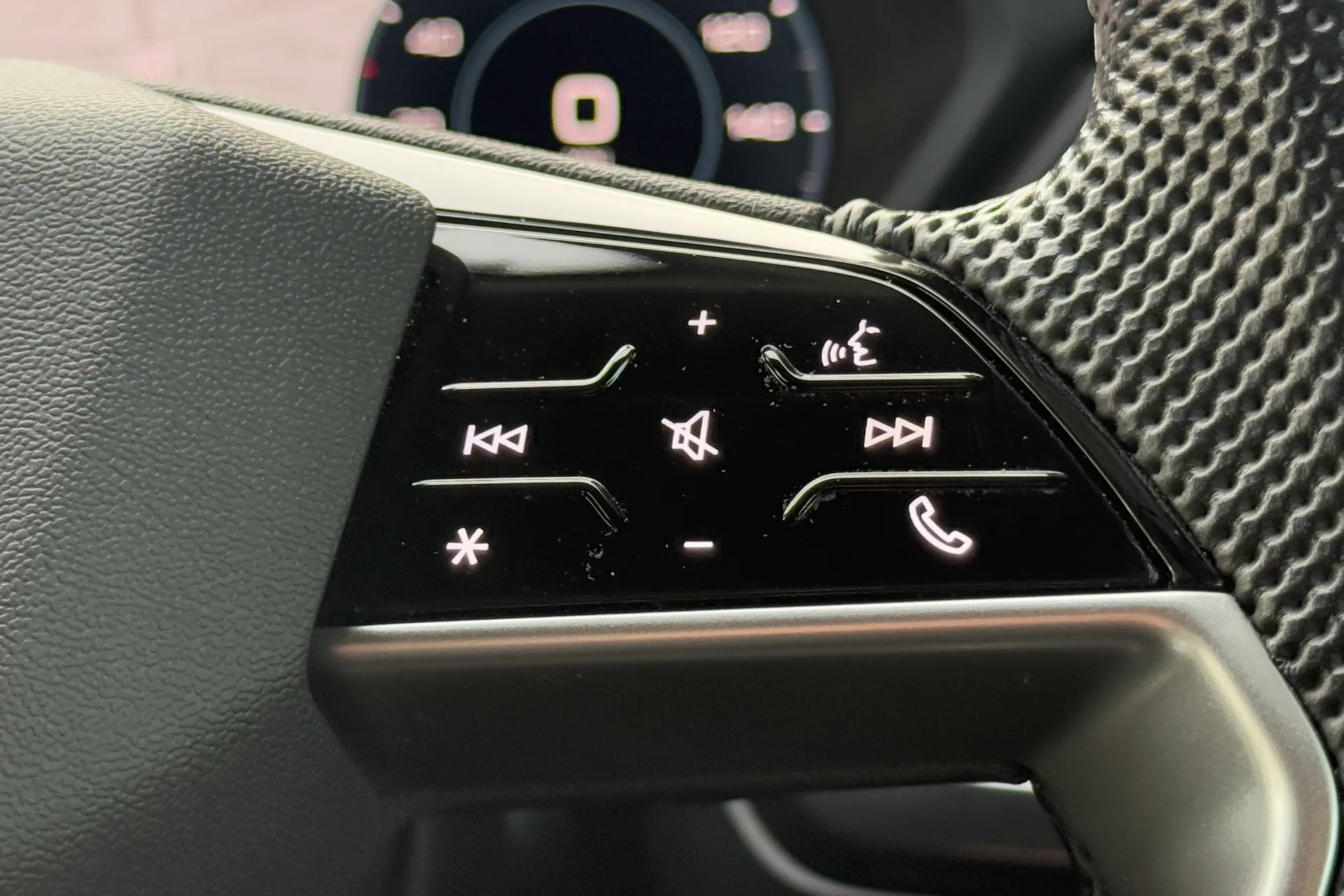 Audi Q4 thumbnail image number 14