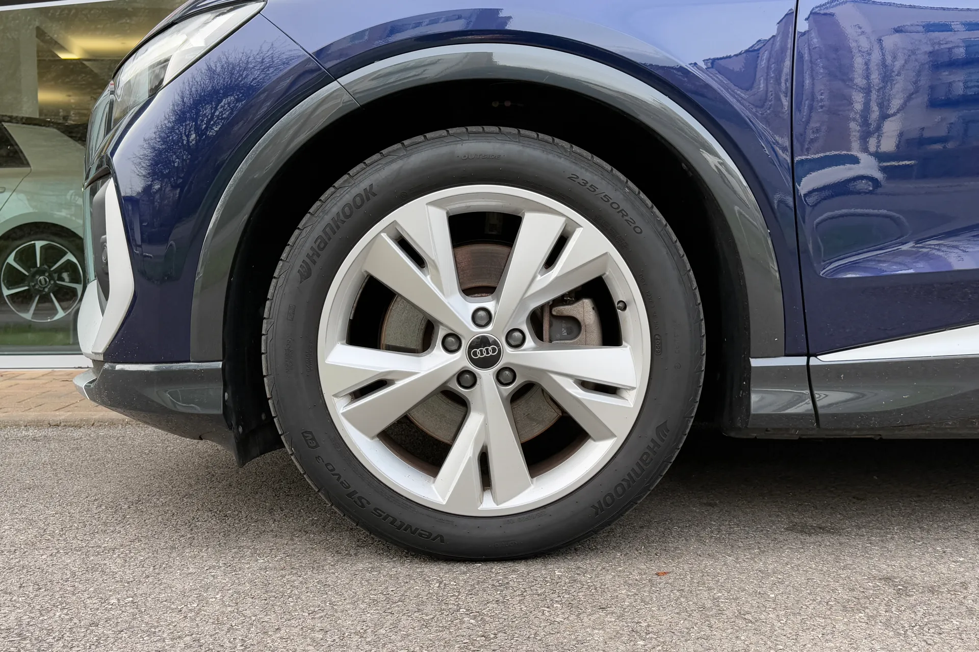 Audi Q4 thumbnail image number 10