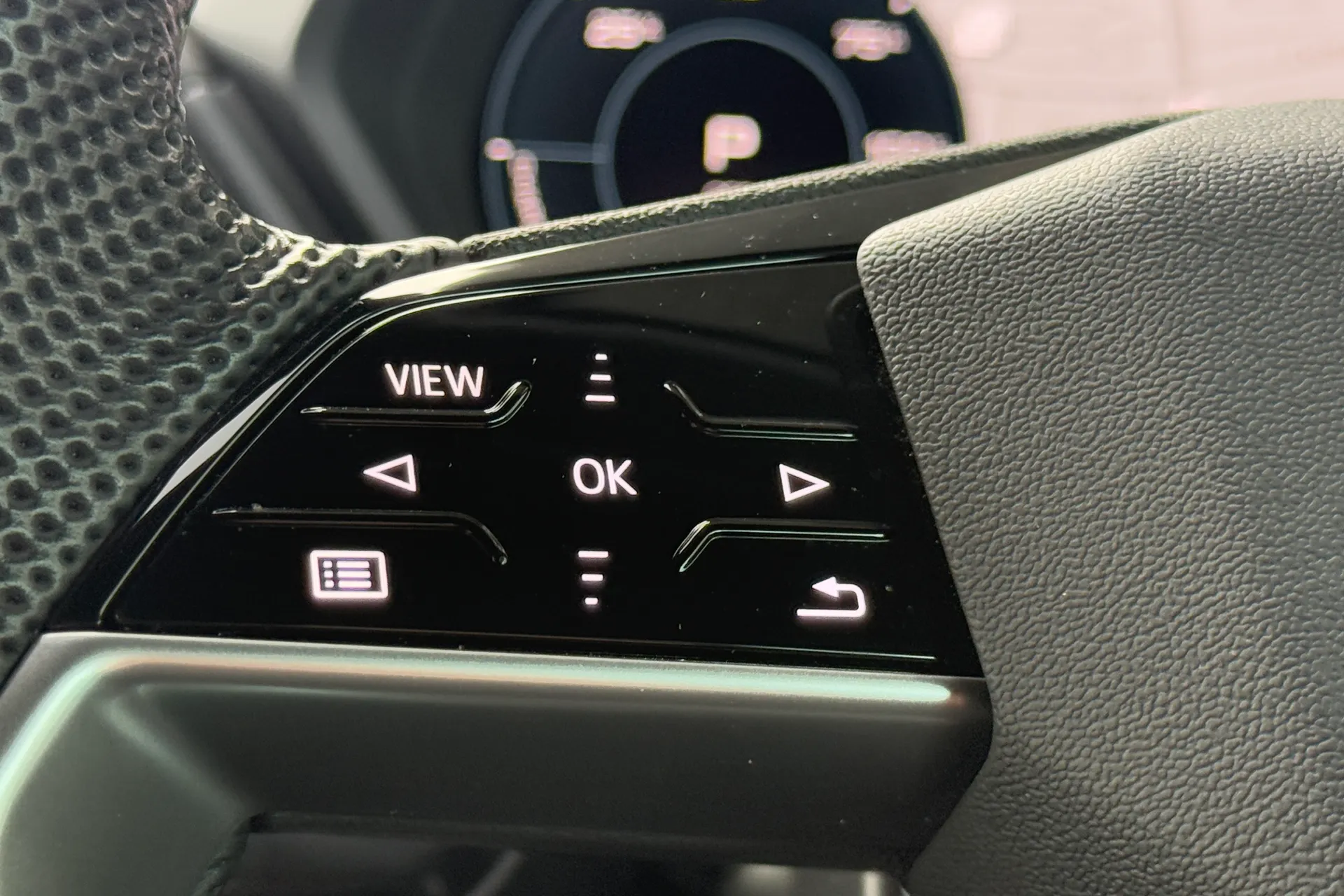 Audi Q4 thumbnail image number 15