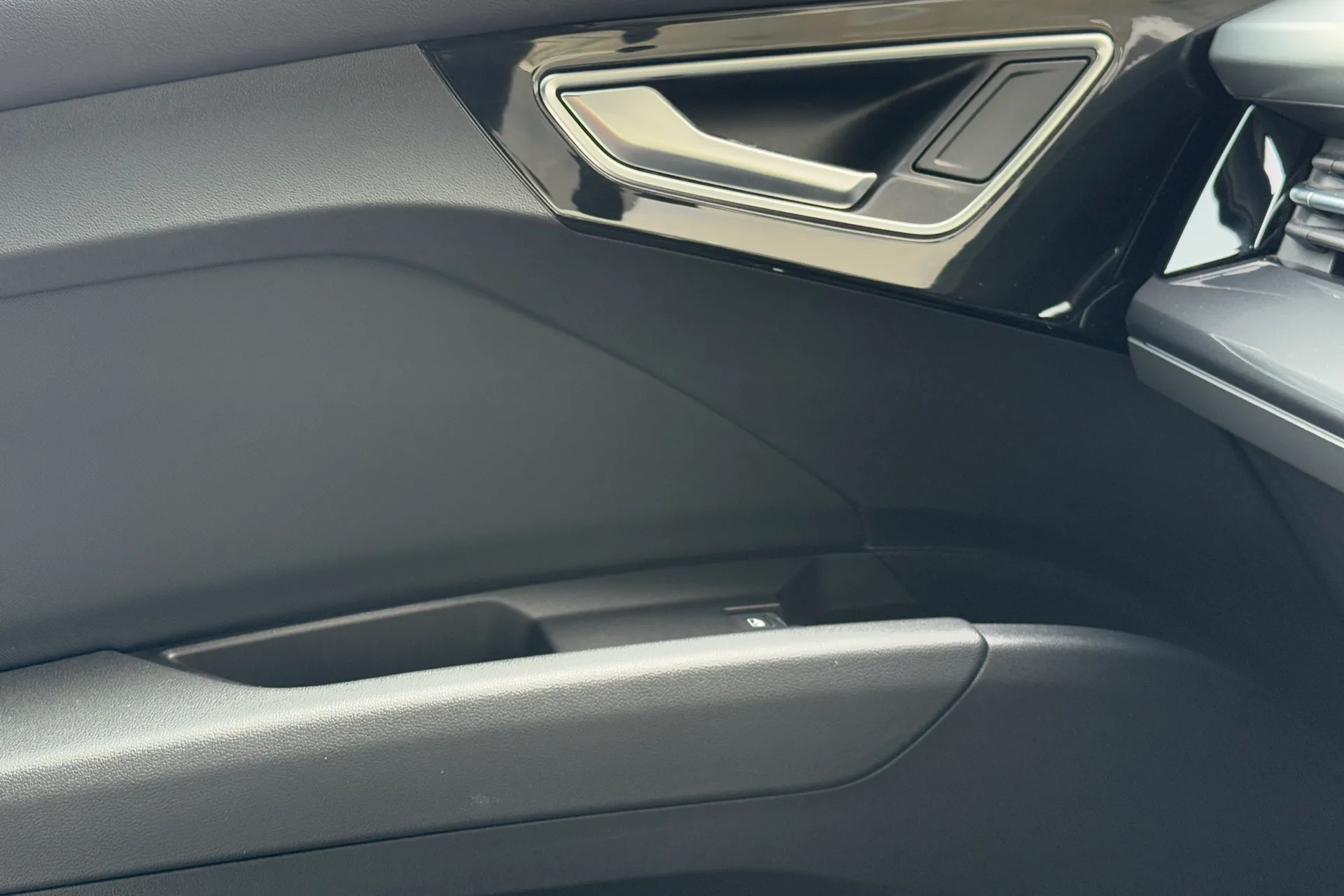 Audi Q4 thumbnail image number 25