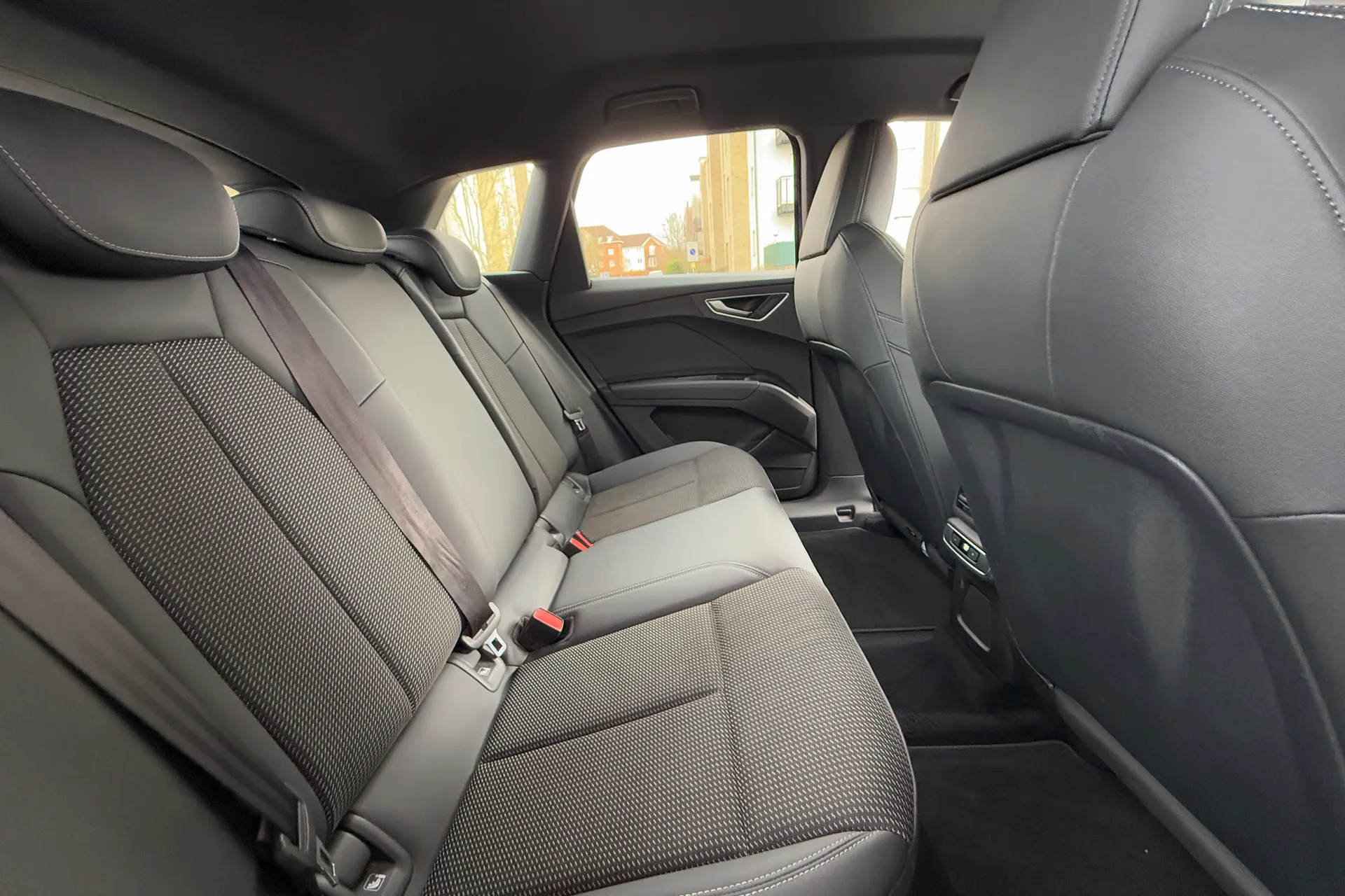 Audi Q4 thumbnail image number 36