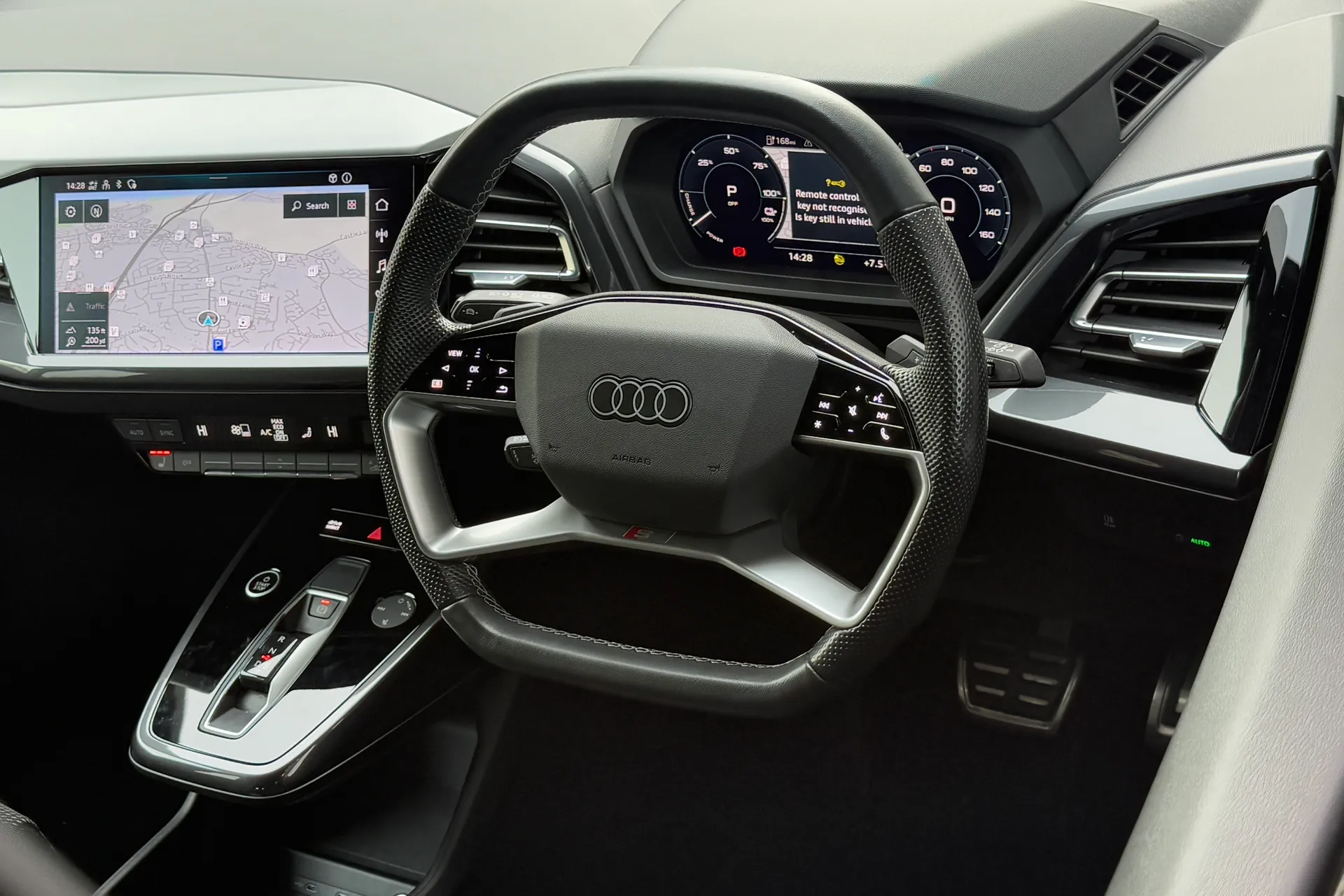 Audi Q4 thumbnail image number 32