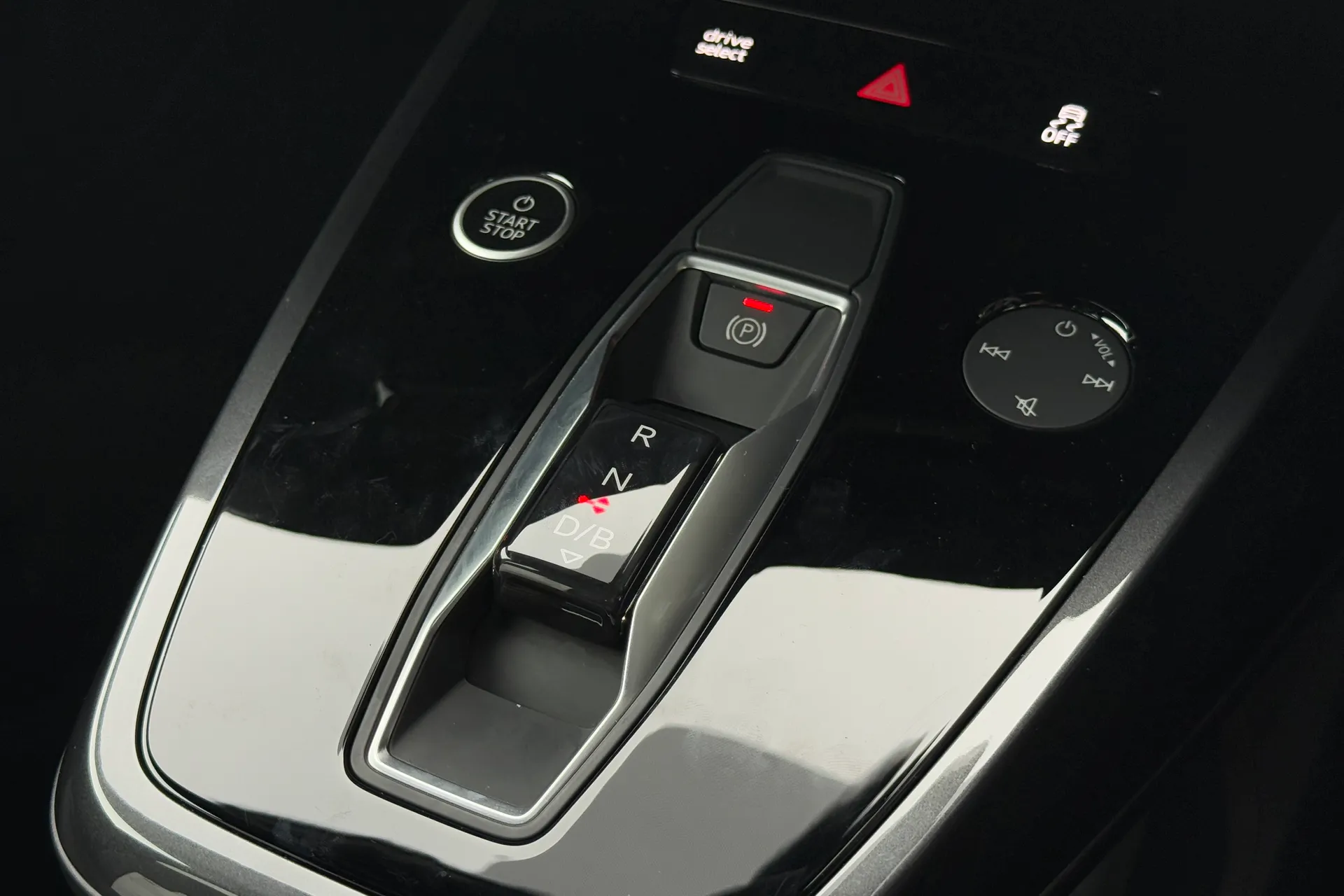 Audi Q4 thumbnail image number 18