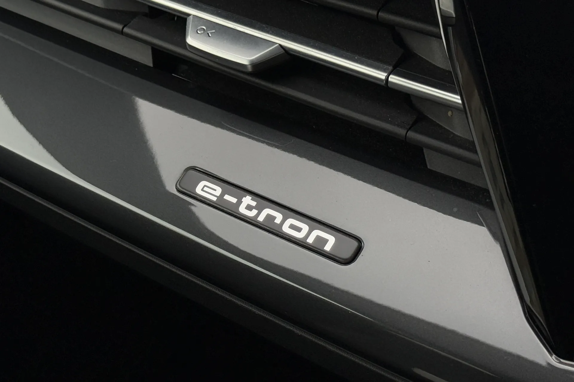 Audi Q4 thumbnail image number 17