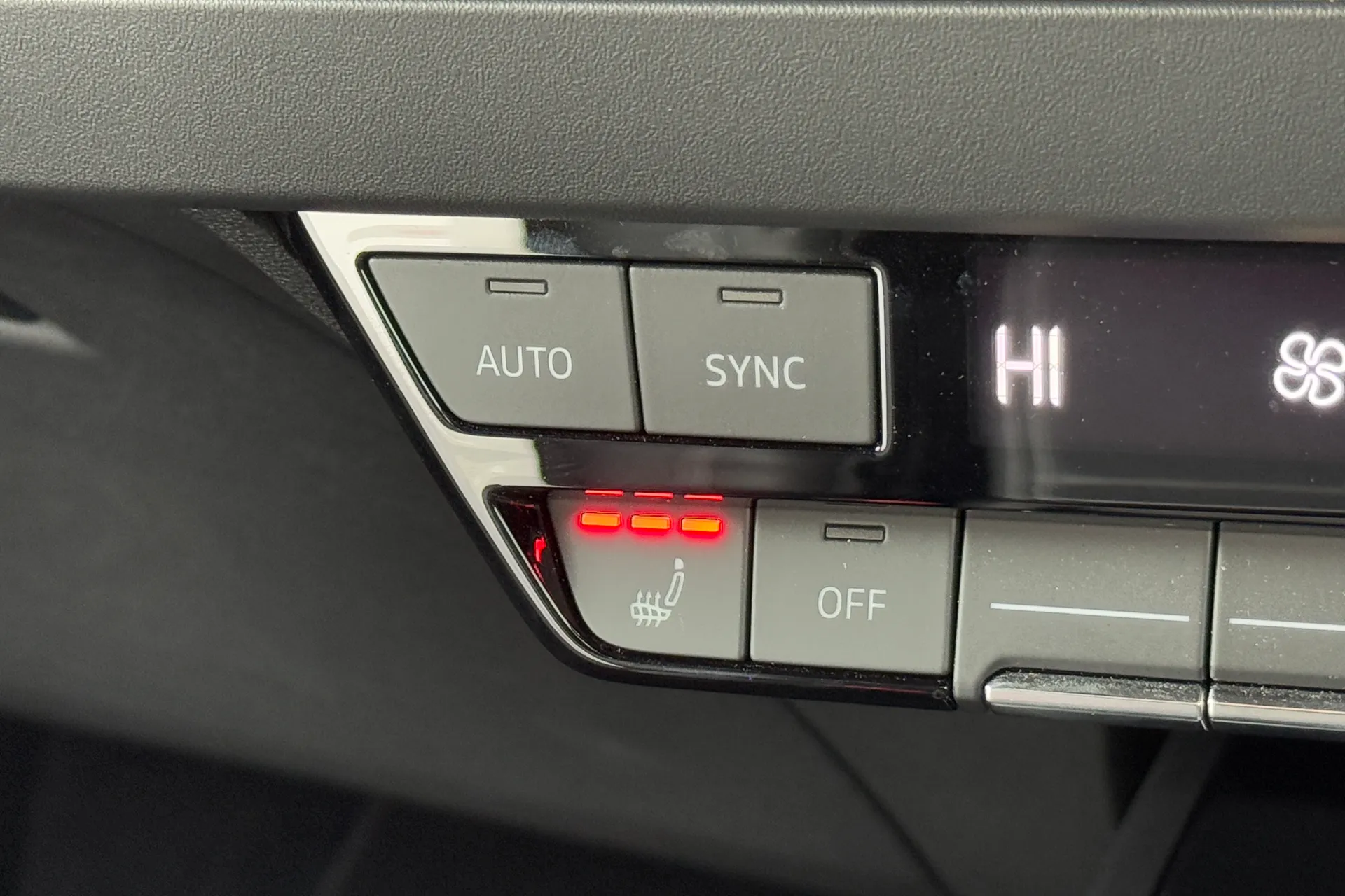 Audi Q4 thumbnail image number 7