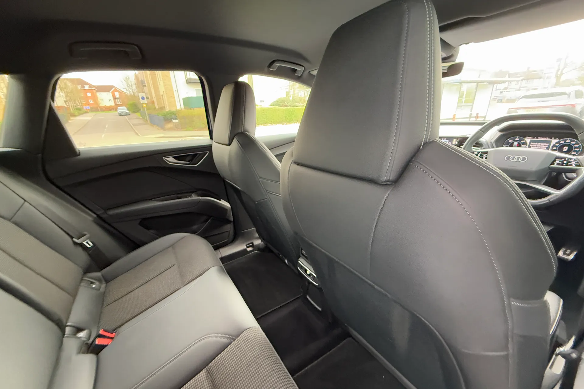 Audi Q4 thumbnail image number 37