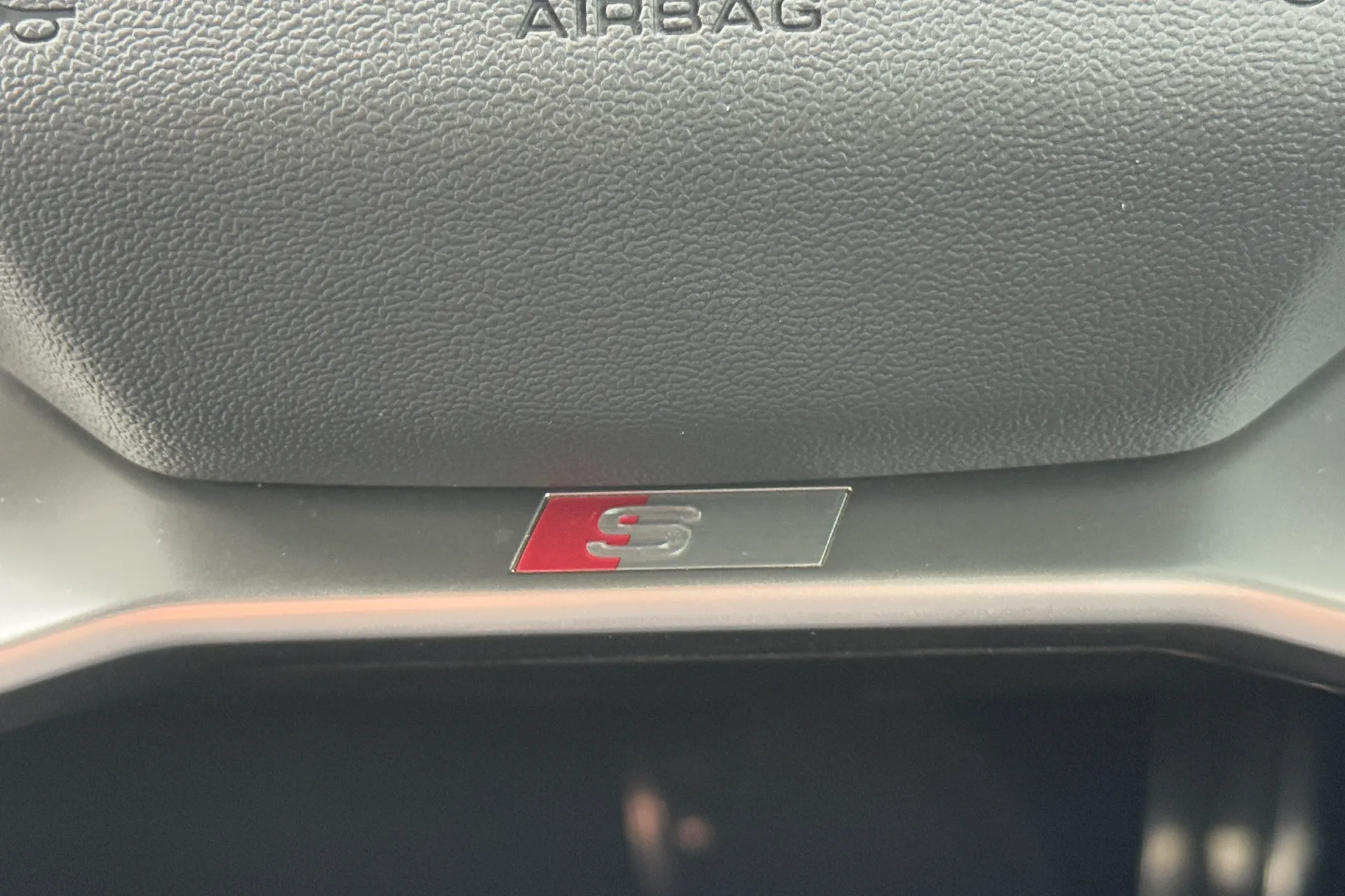 Audi Q4 thumbnail image number 16