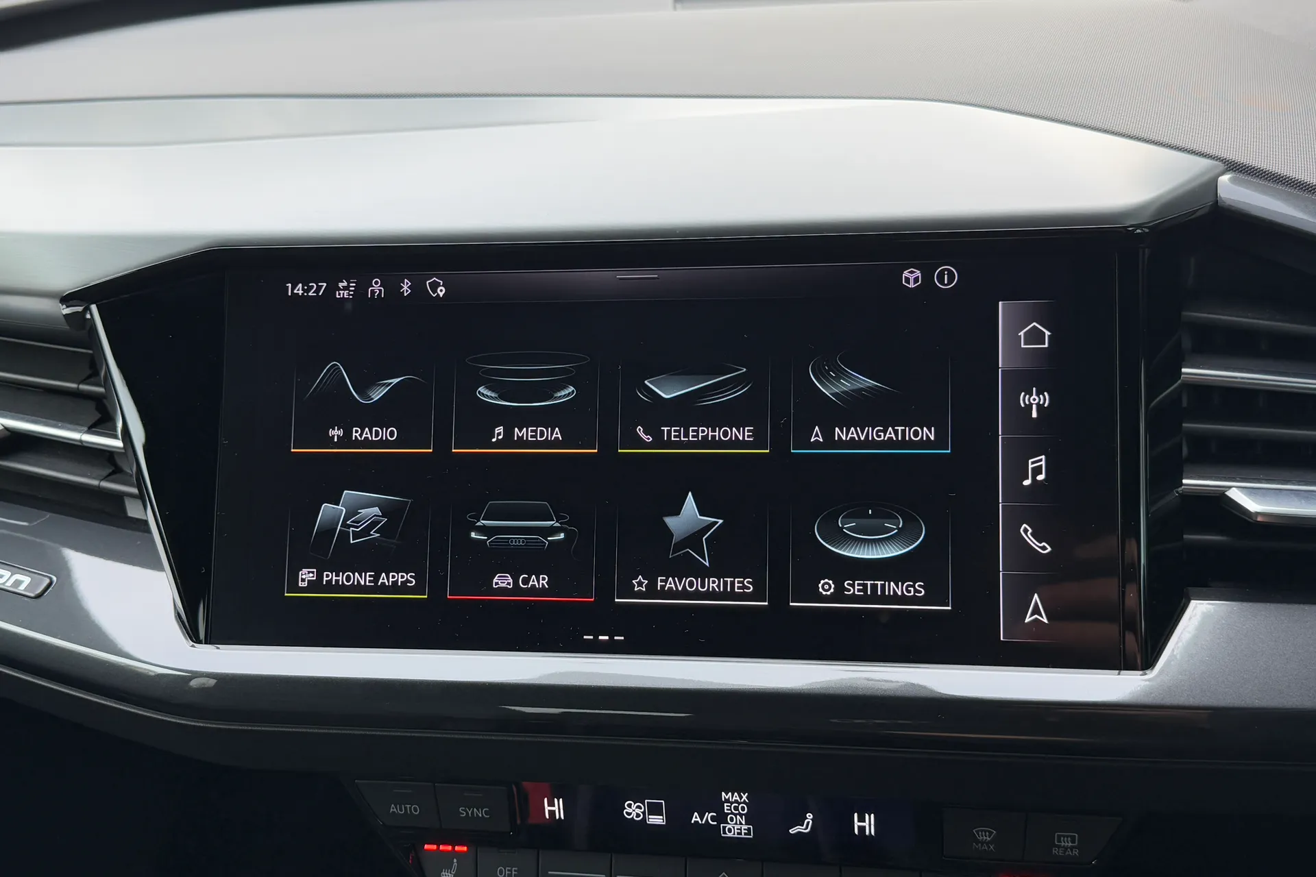 Audi Q4 thumbnail image number 28