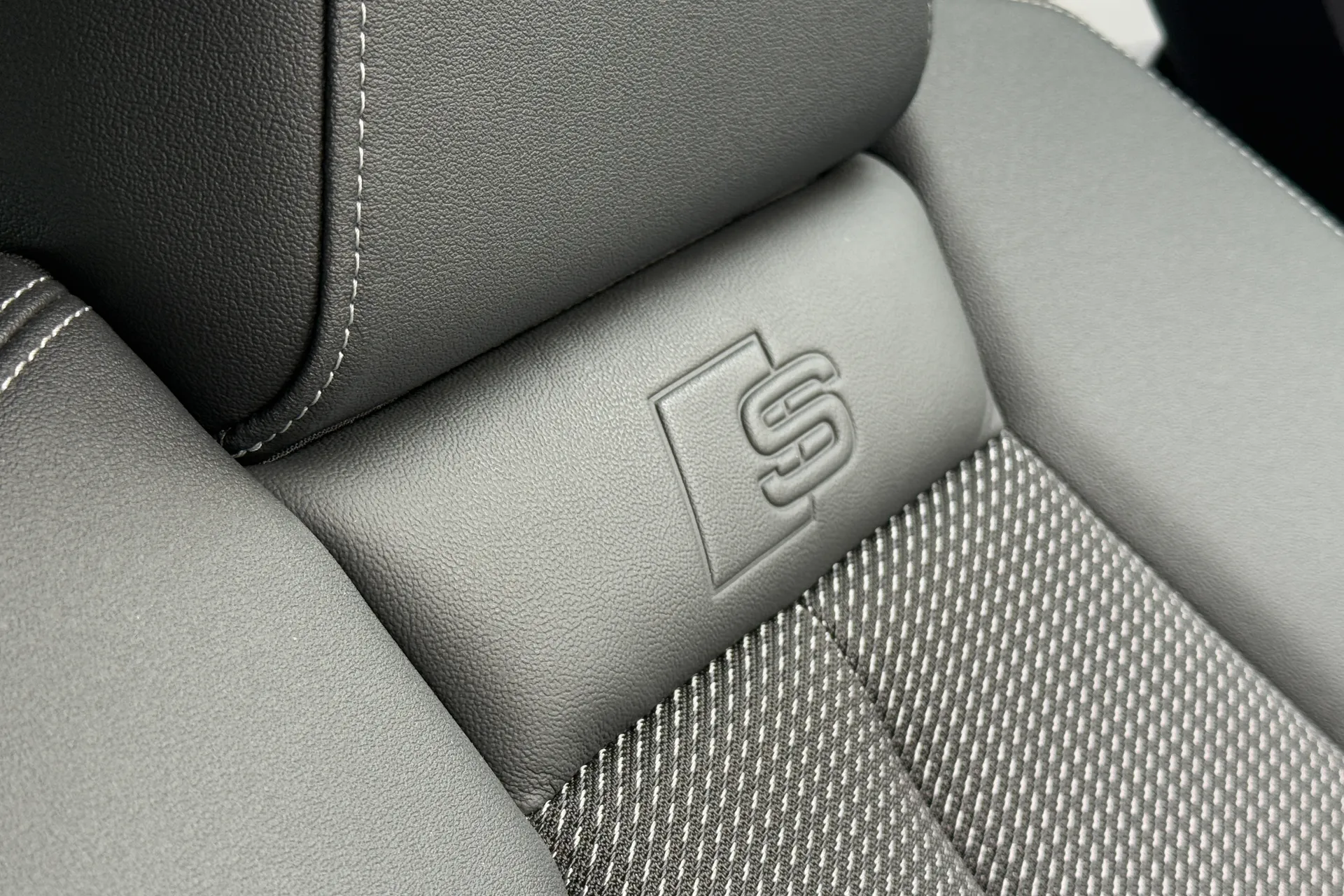 Audi Q4 thumbnail image number 26