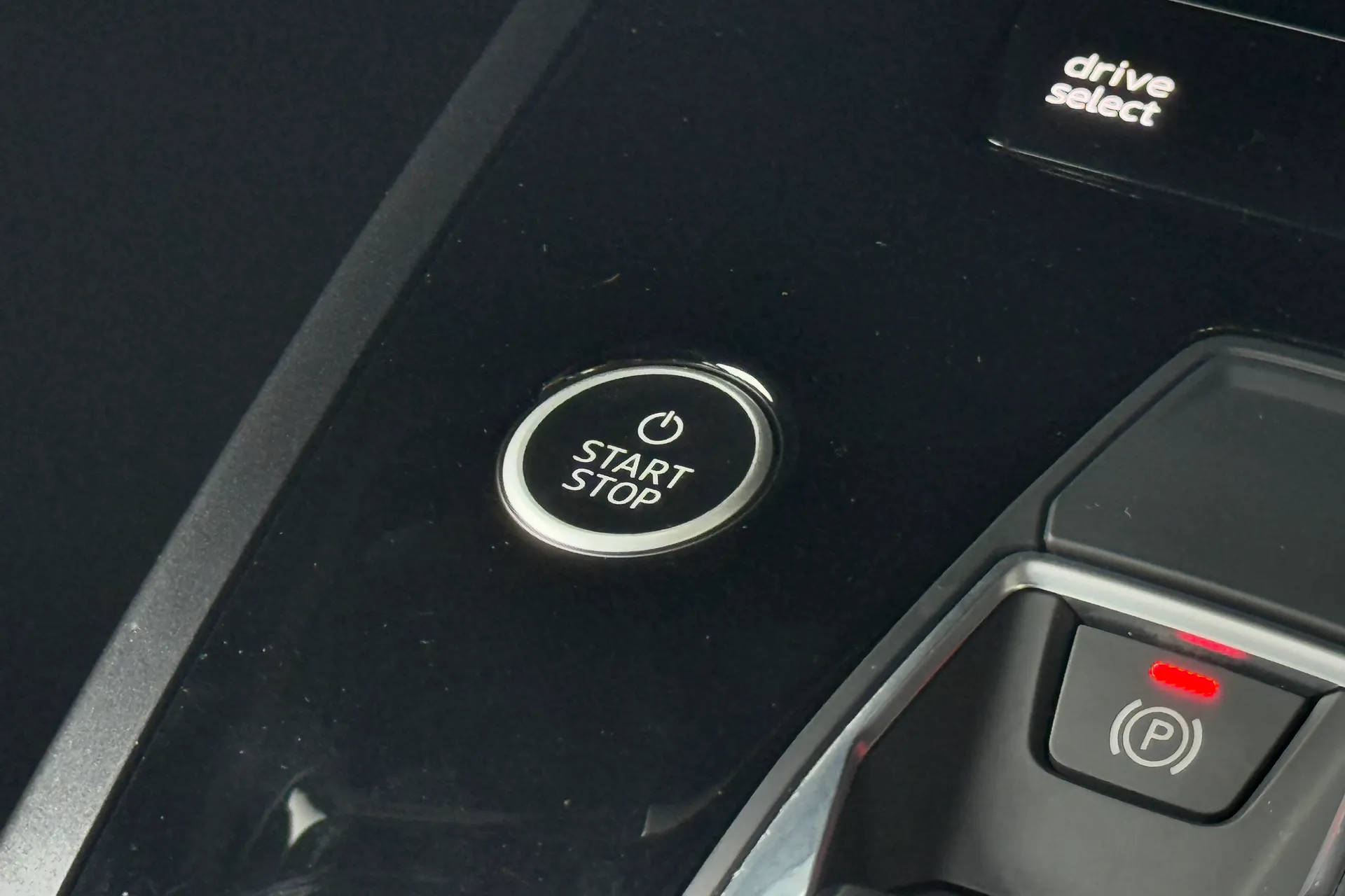 Audi Q4 thumbnail image number 19