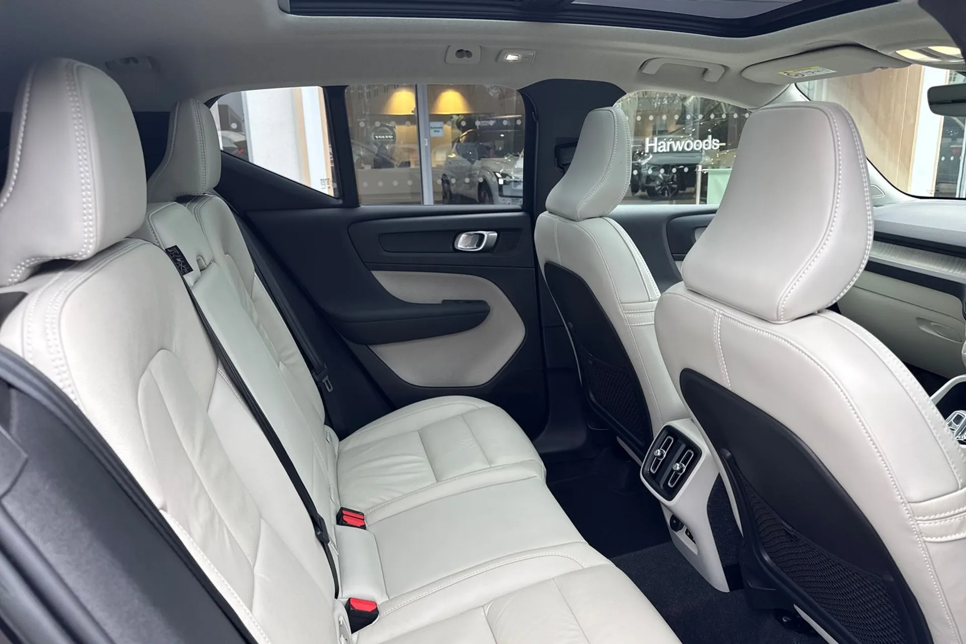 Volvo XC40 thumbnail image number 23