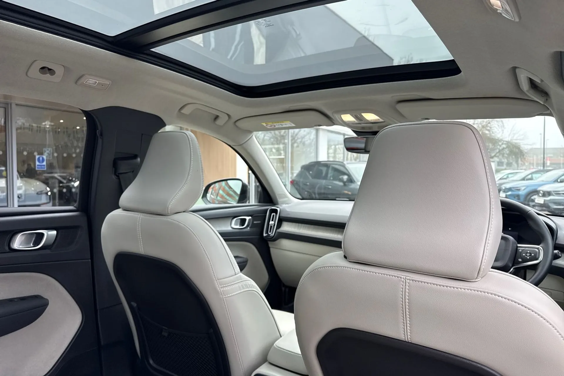 Volvo XC40 thumbnail image number 24