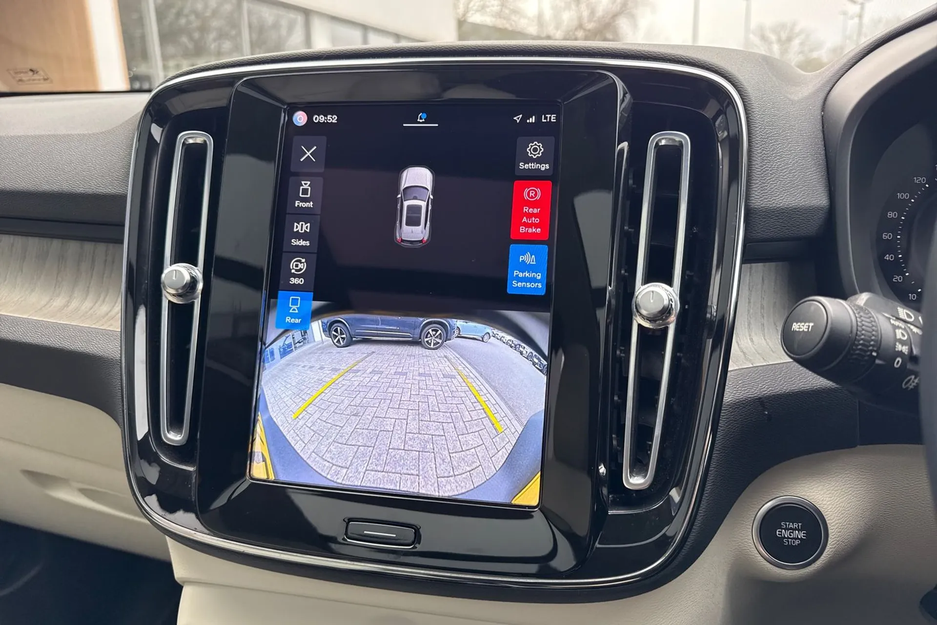 Volvo XC40 thumbnail image number 38