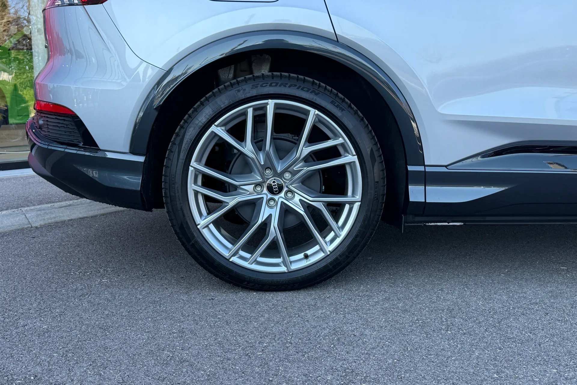 Audi Q4 e-tron thumbnail image number 14