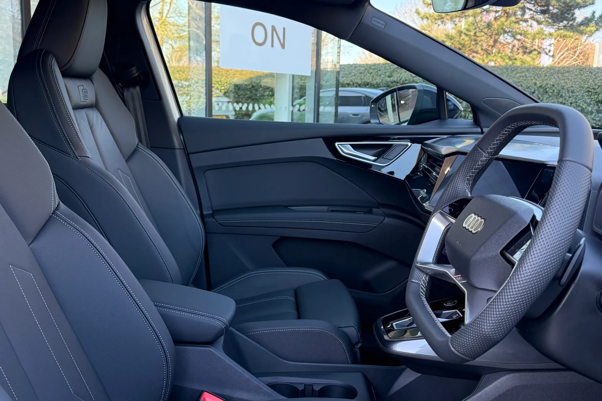 Audi Q4 e-tron thumbnail image number 18