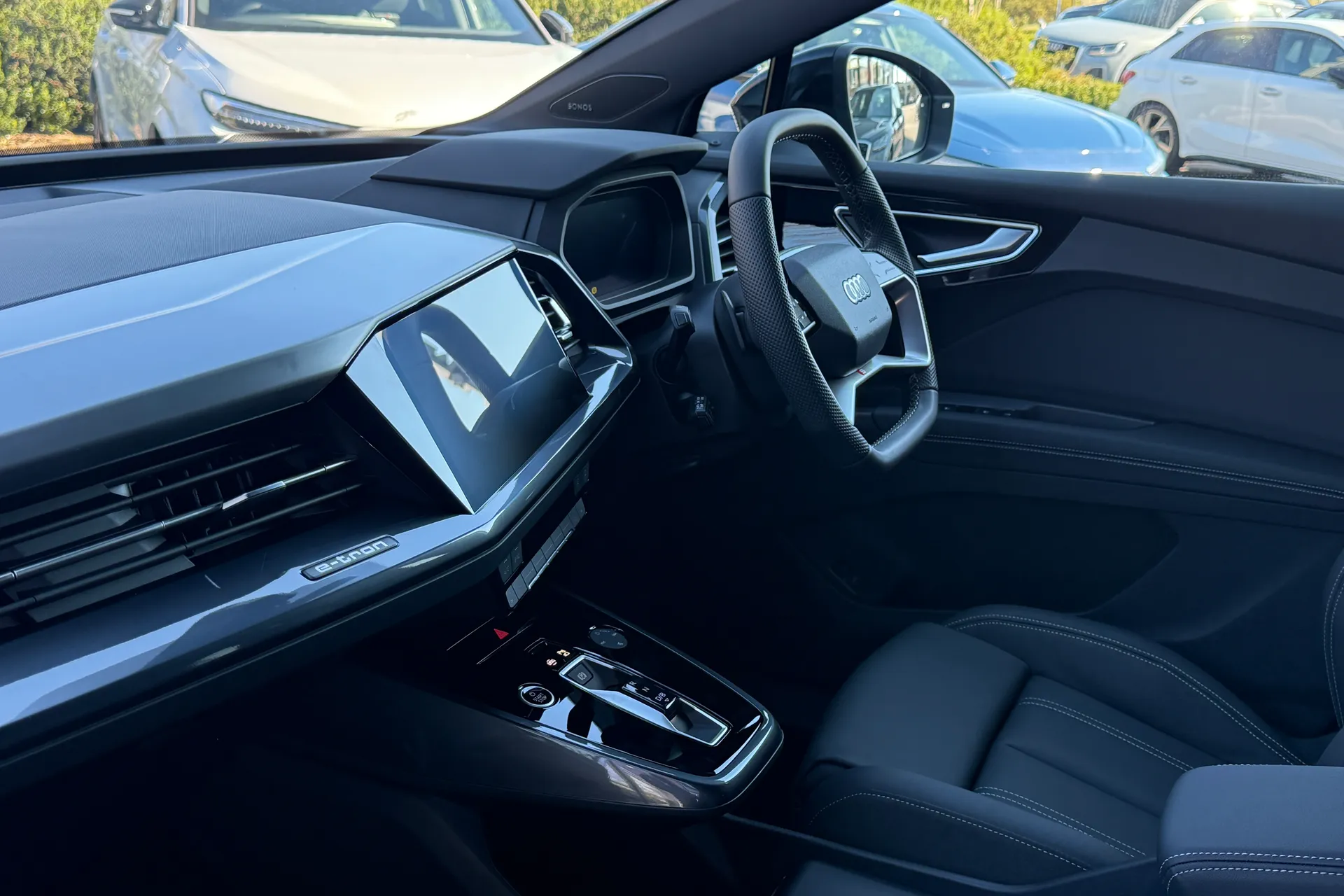 Audi Q4 e-tron thumbnail image number 13