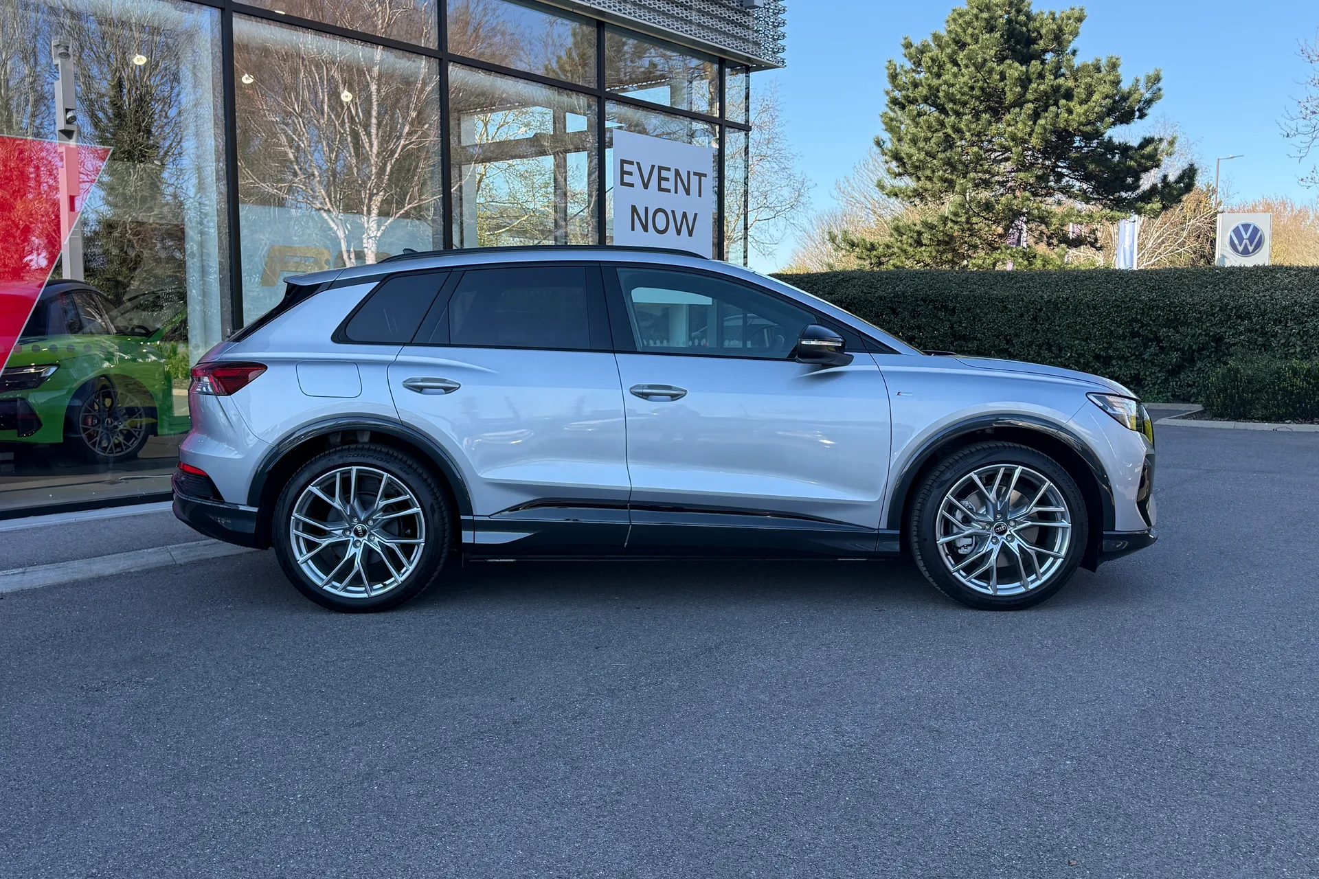 Audi Q4 e-tron thumbnail image number 2