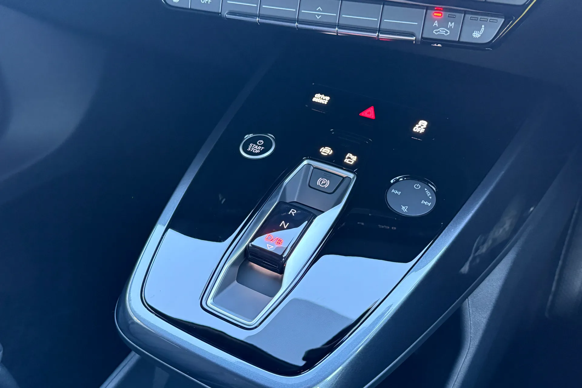 Audi Q4 e-tron thumbnail image number 32