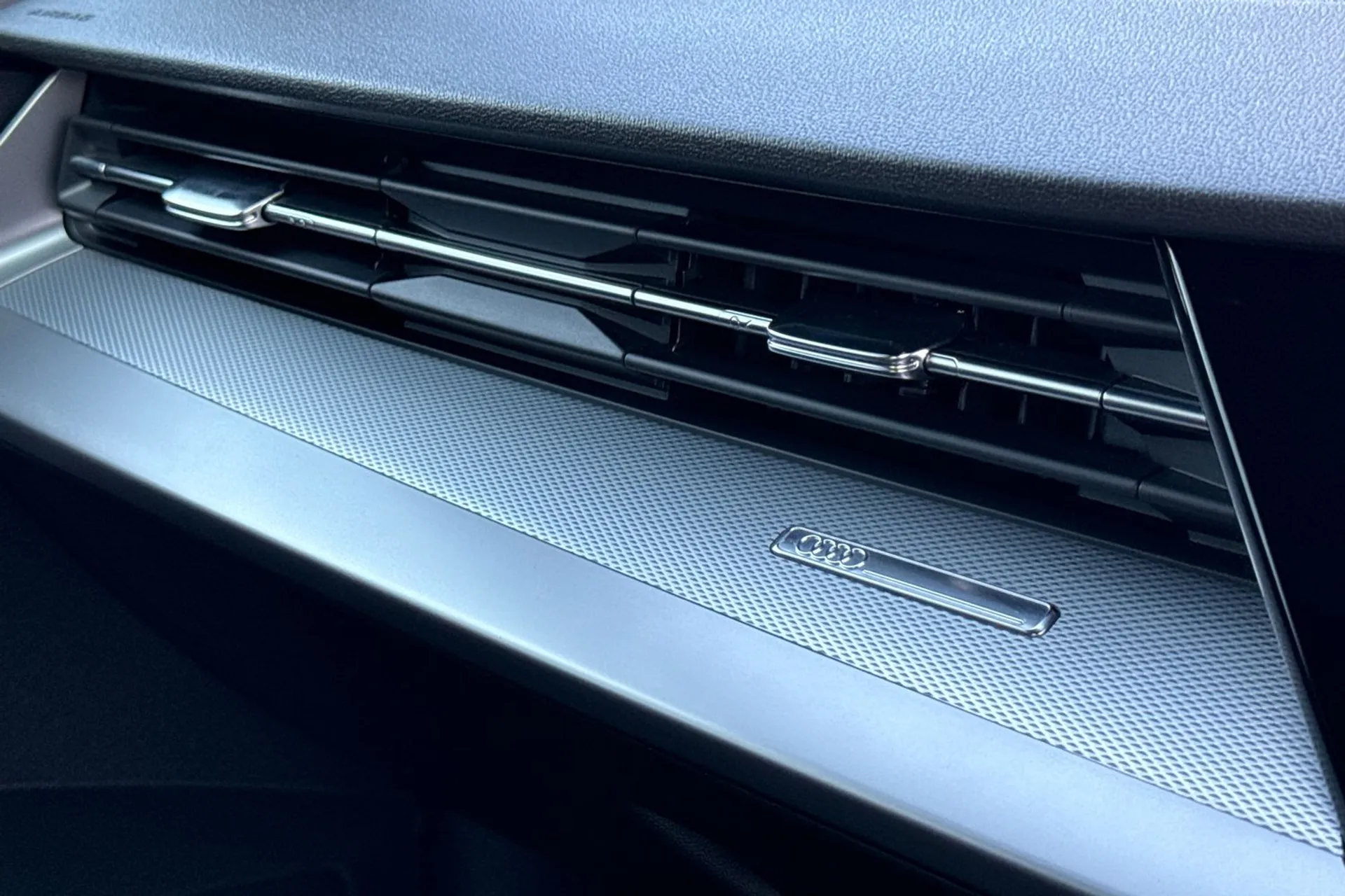 Audi A3 thumbnail image number 26