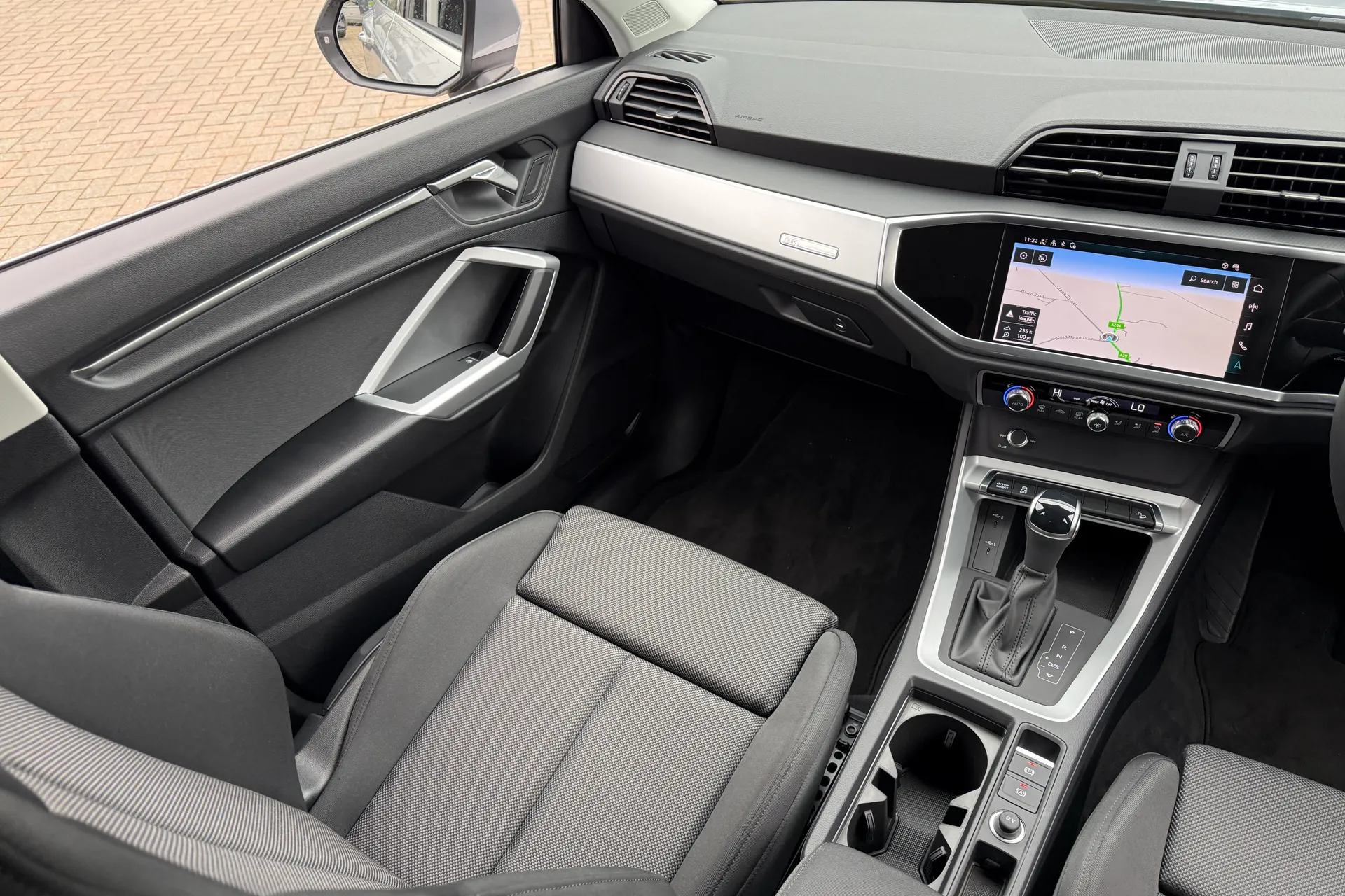 Audi Q3 thumbnail image number 35