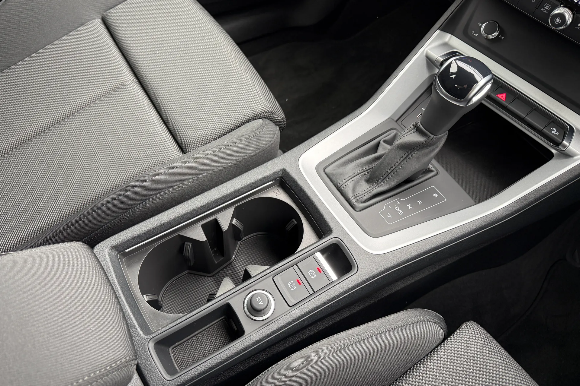 Audi Q3 thumbnail image number 36