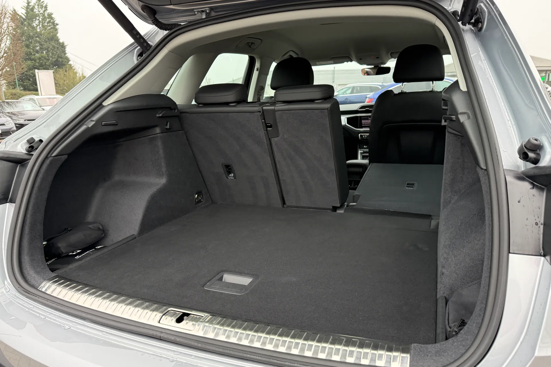 Audi Q3 thumbnail image number 32