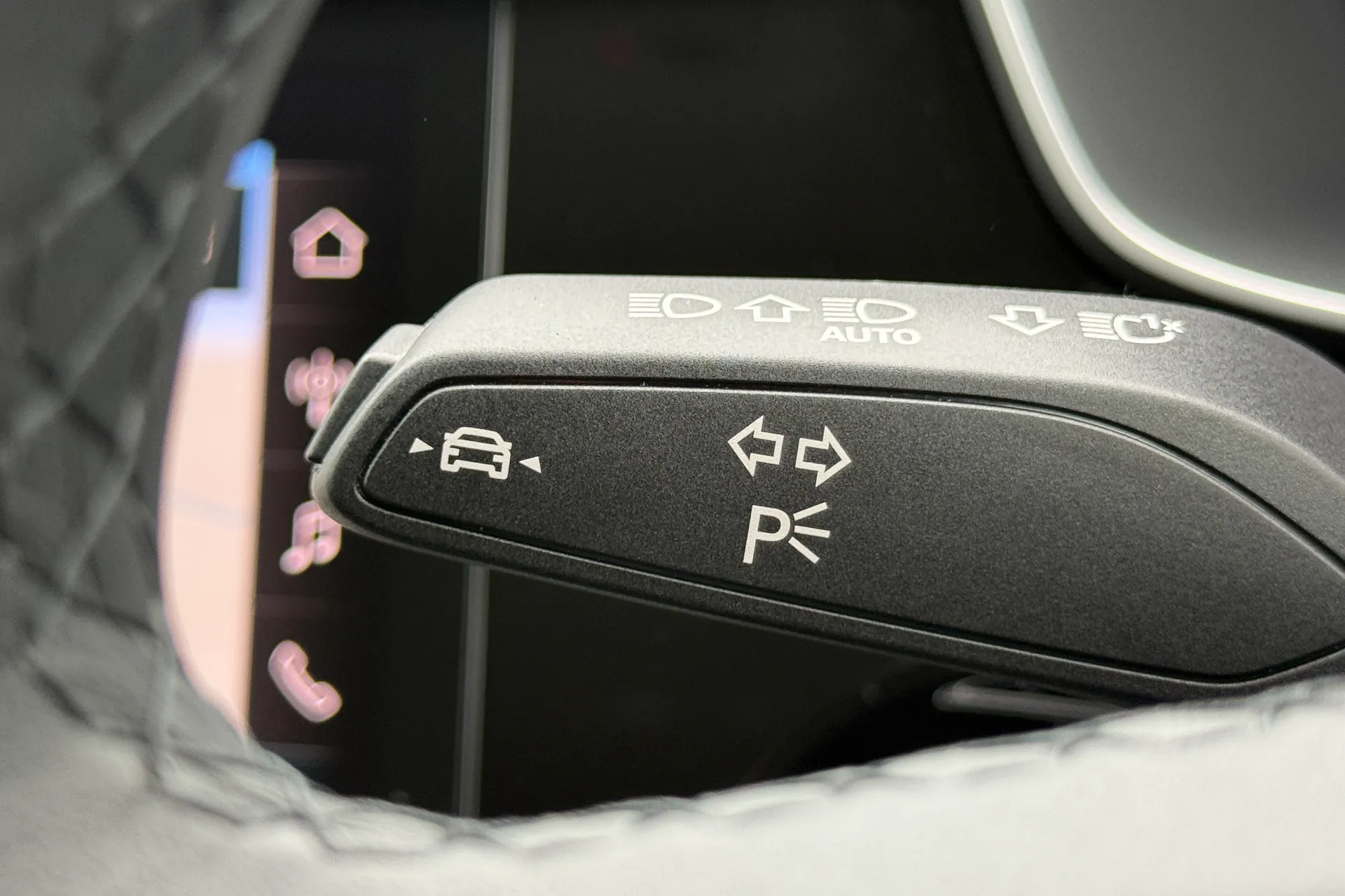 Audi Q3 thumbnail image number 15