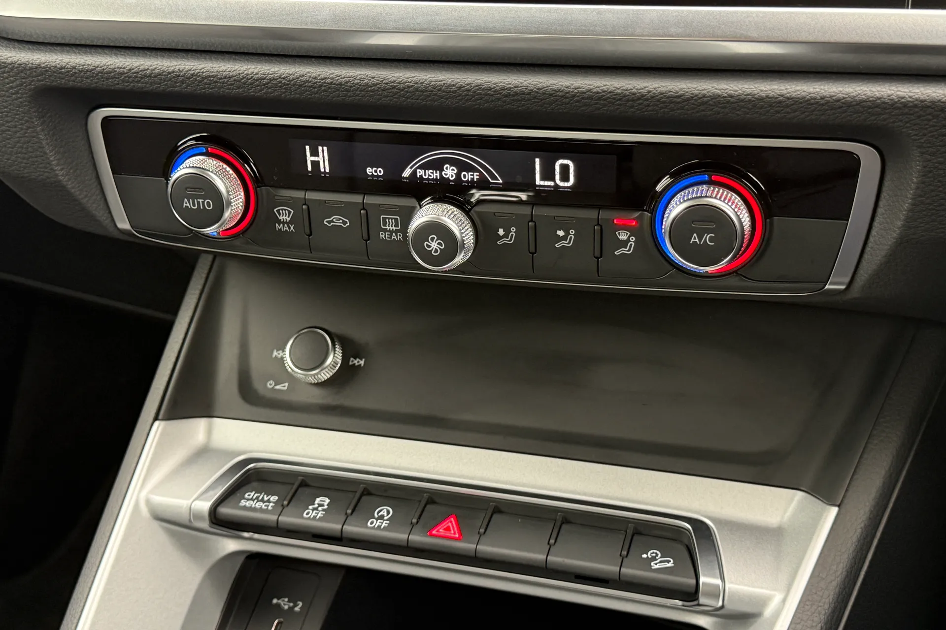 Audi Q3 thumbnail image number 13