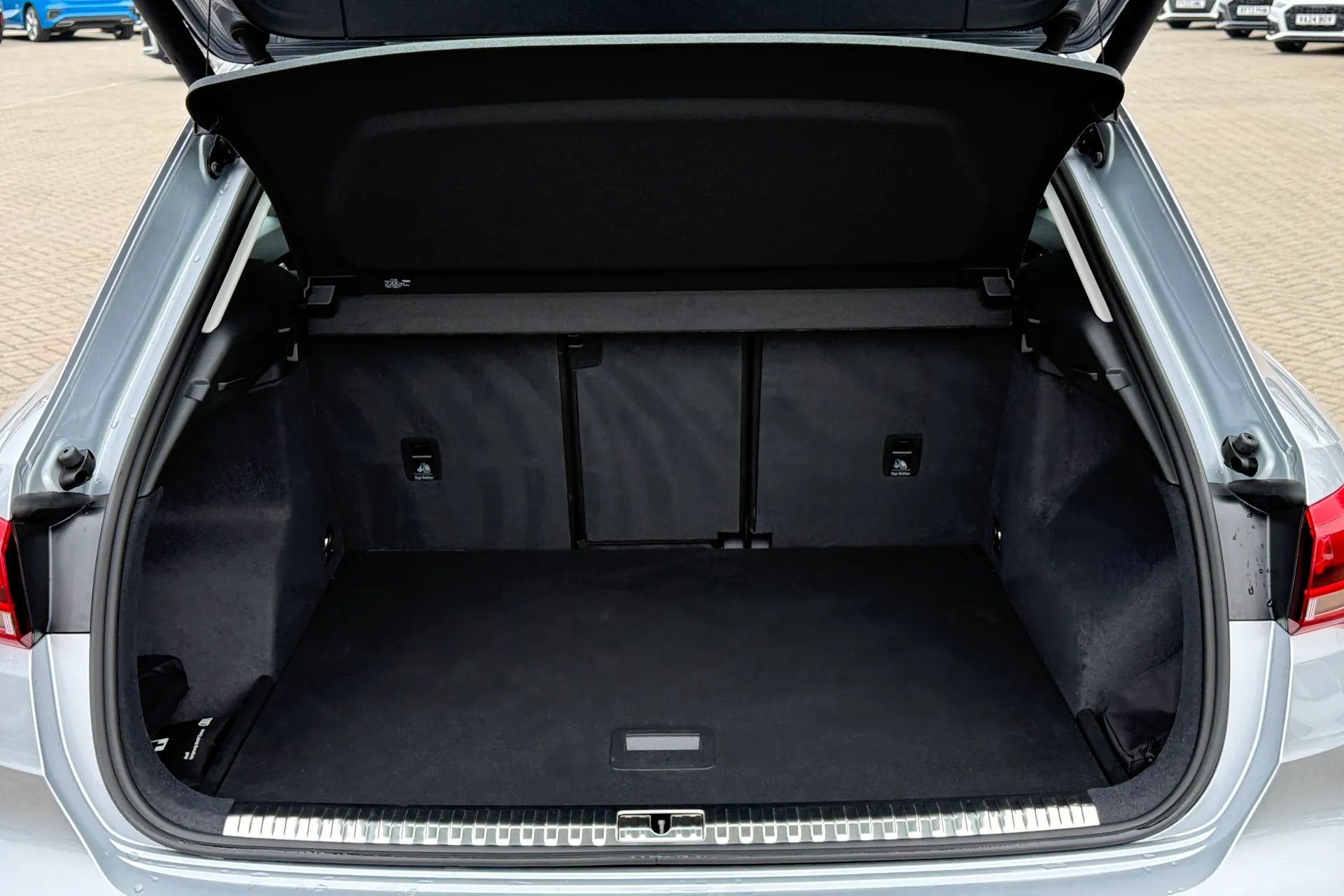 Audi Q3 thumbnail image number 31