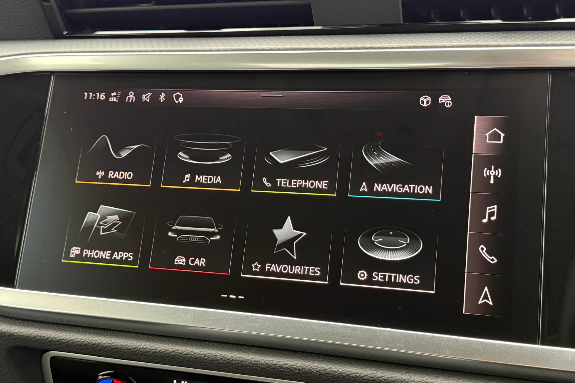 Audi Q3 thumbnail image number 11