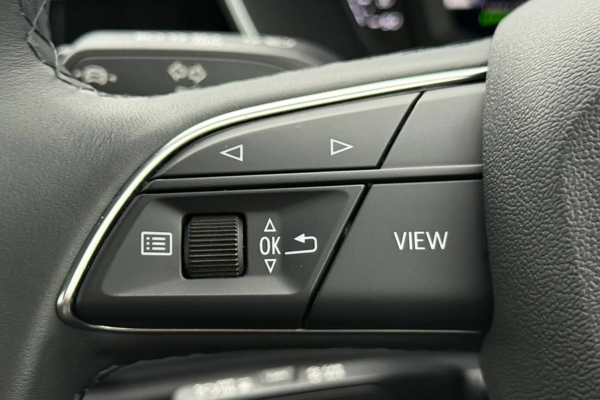 Audi Q3 thumbnail image number 18