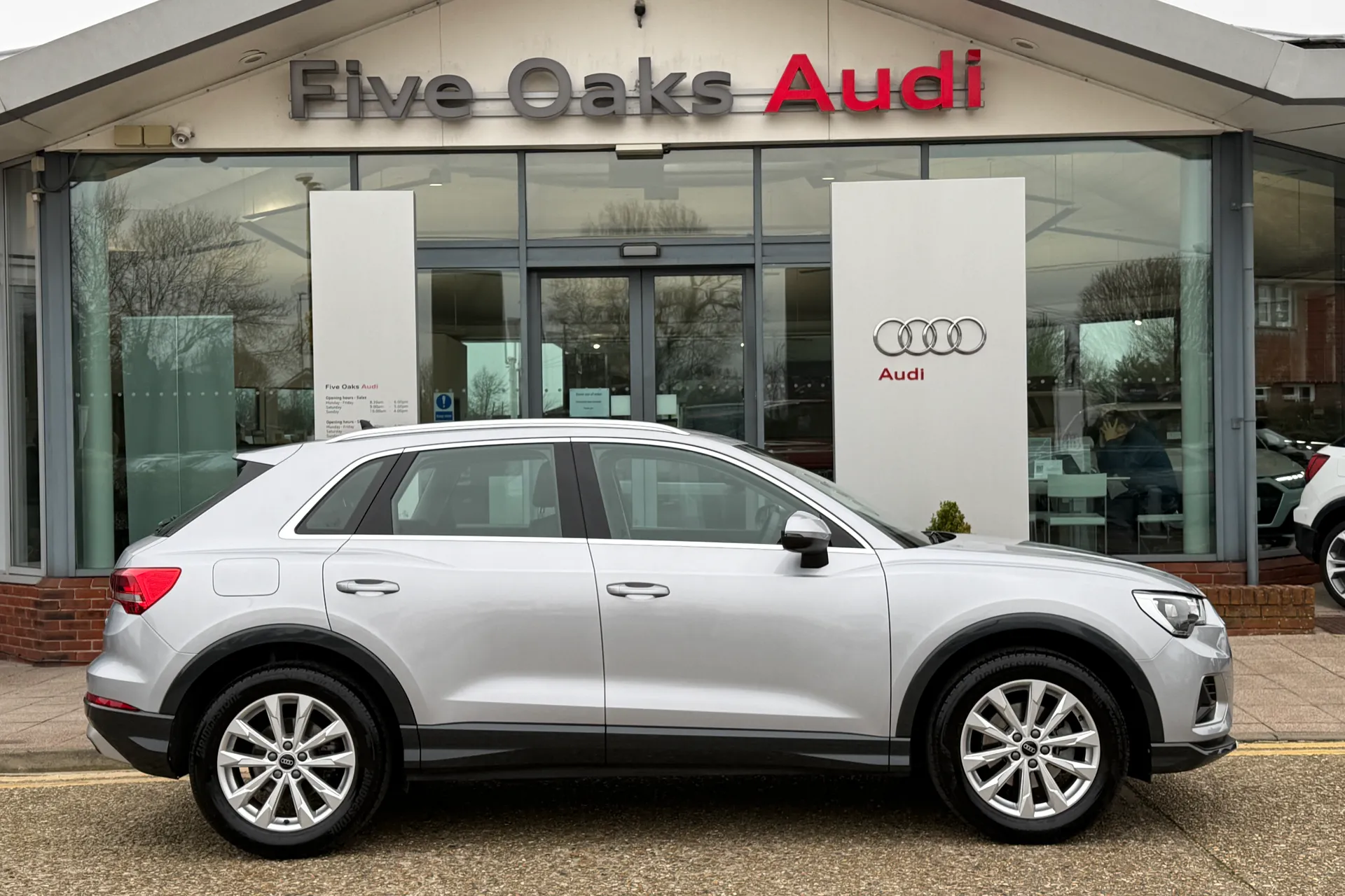 Audi Q3 thumbnail image number 2