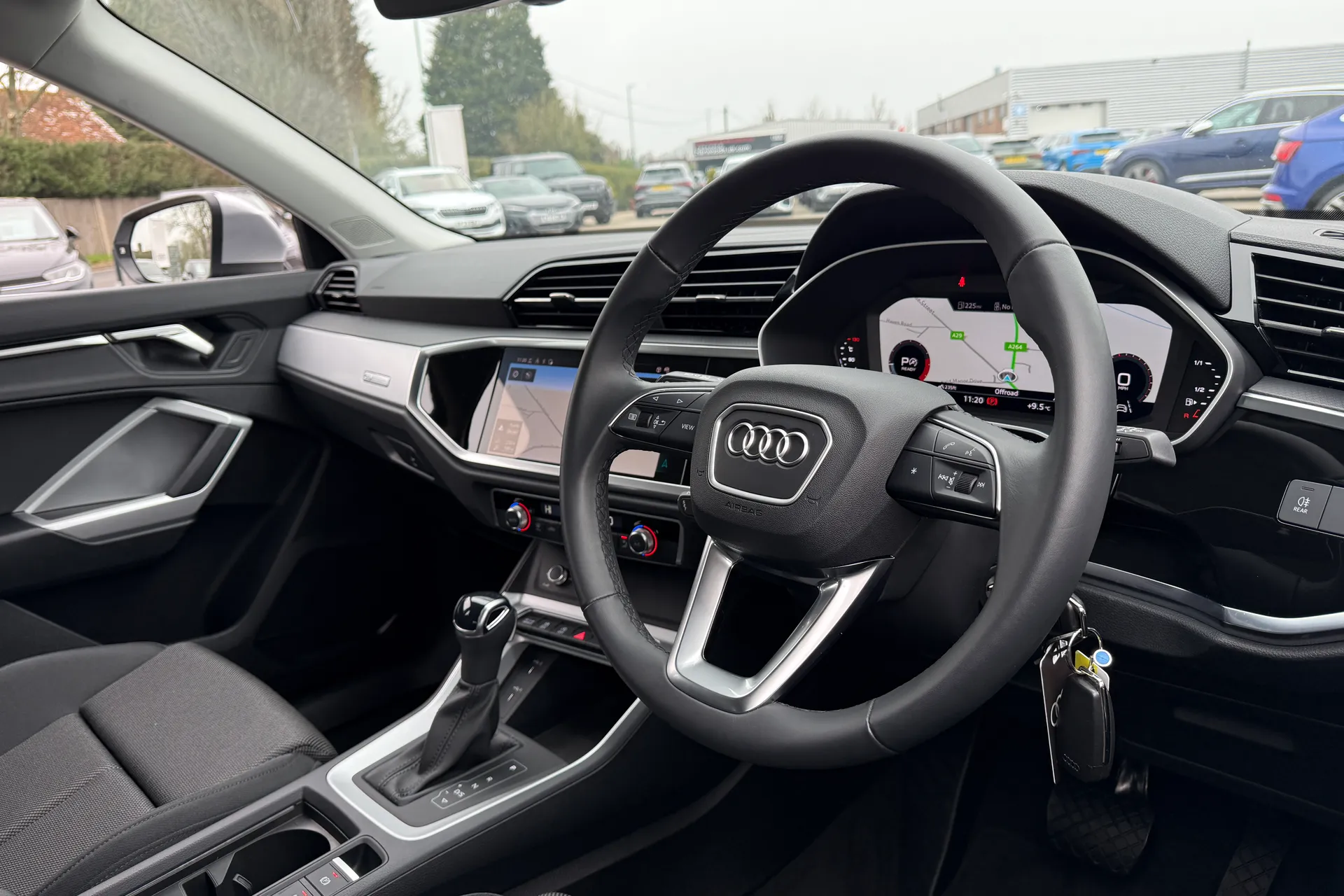 Audi Q3 thumbnail image number 25