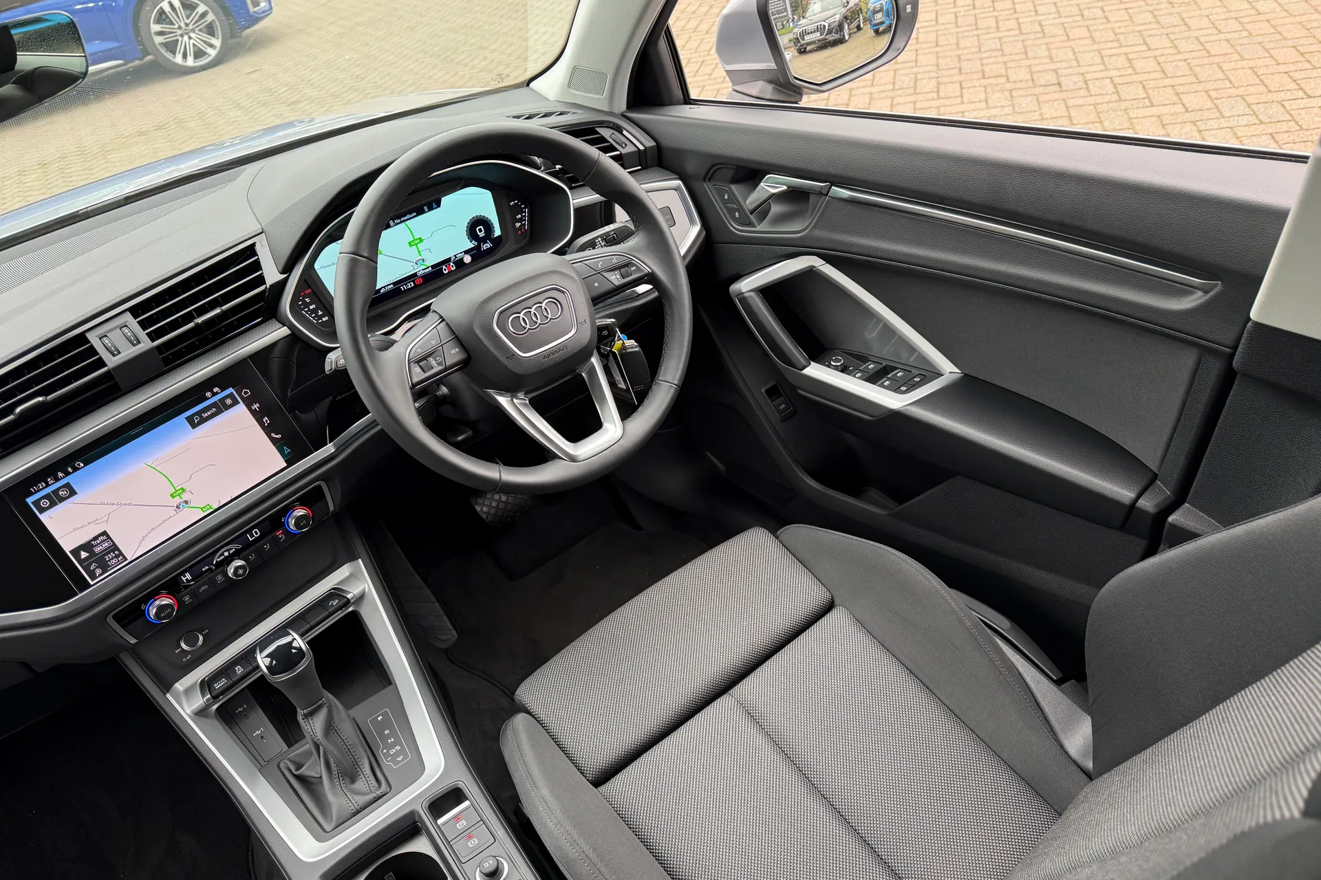 Audi Q3 thumbnail image number 38