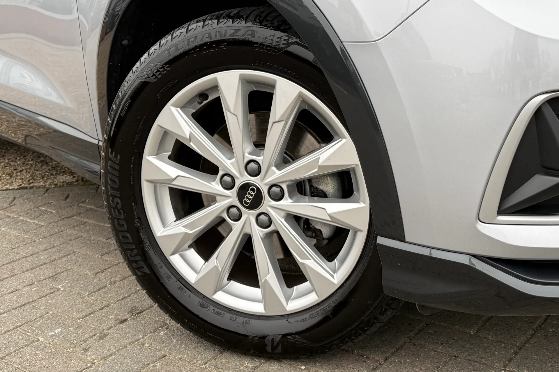 Audi Q3 thumbnail image number 6