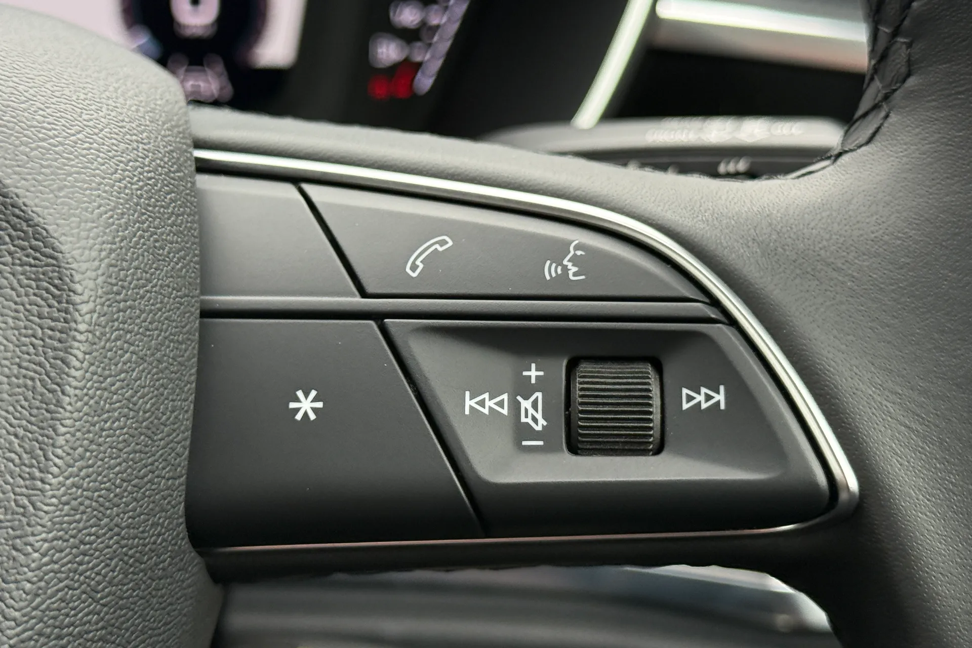 Audi Q3 thumbnail image number 19