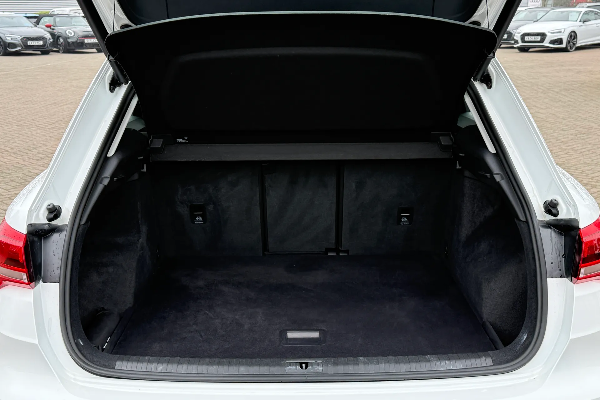 Audi Q3 thumbnail image number 31