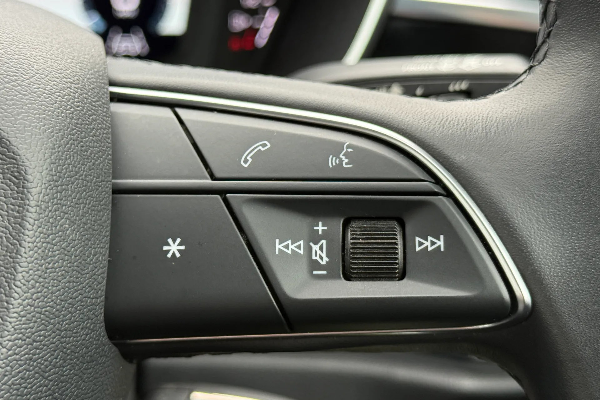 Audi Q3 thumbnail image number 19