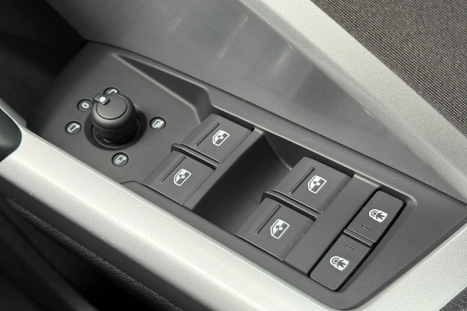 Audi Q3 thumbnail image number 16