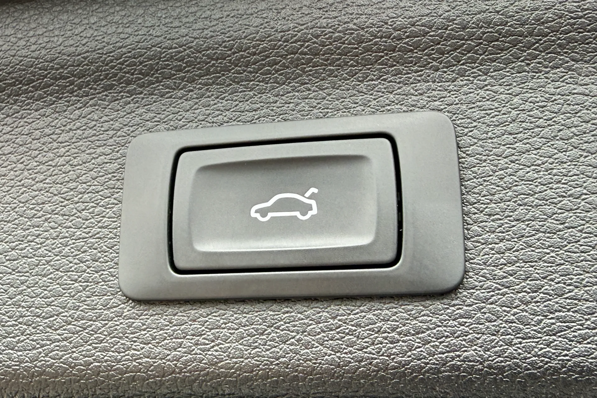 Audi Q3 thumbnail image number 33