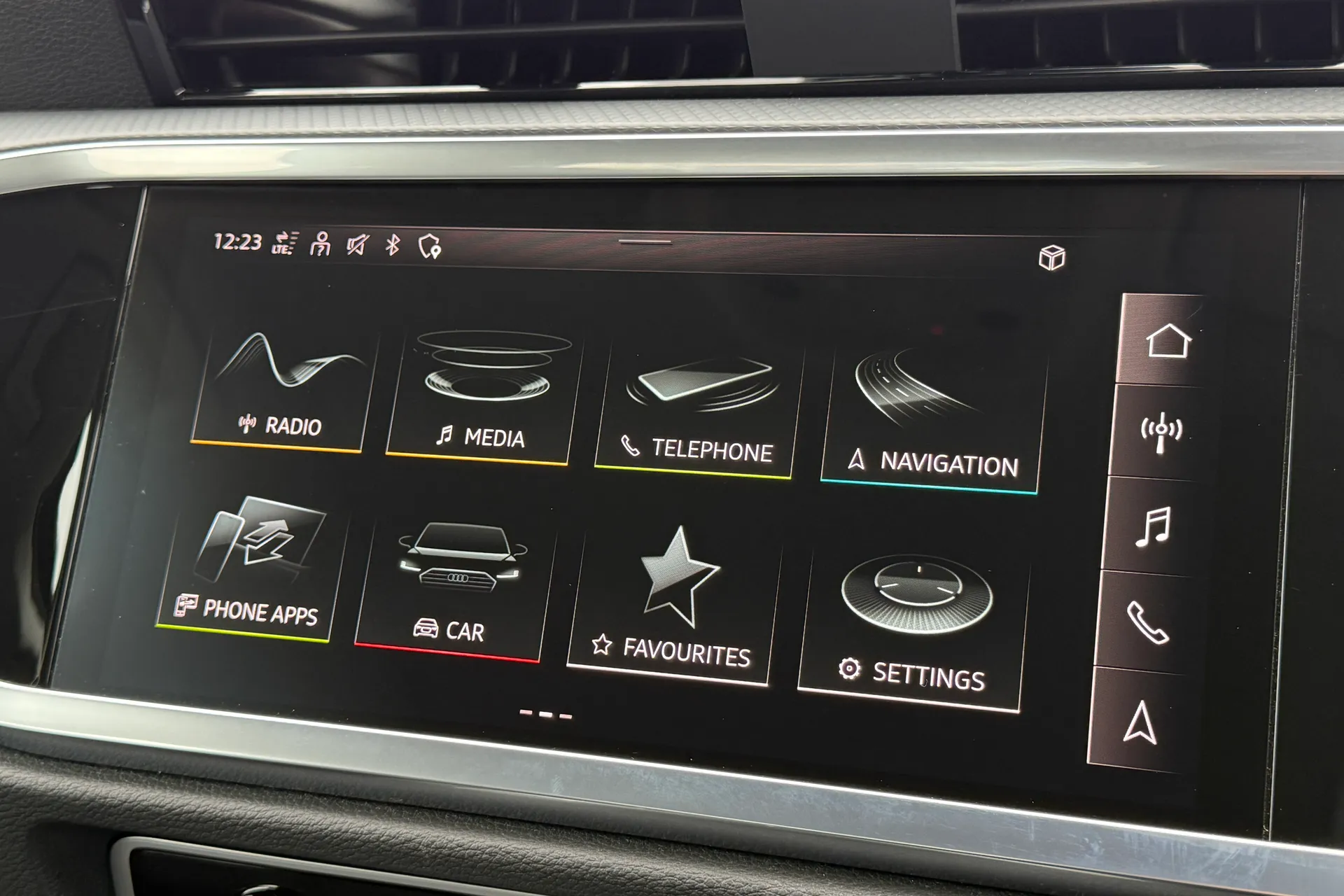 Audi Q3 thumbnail image number 11