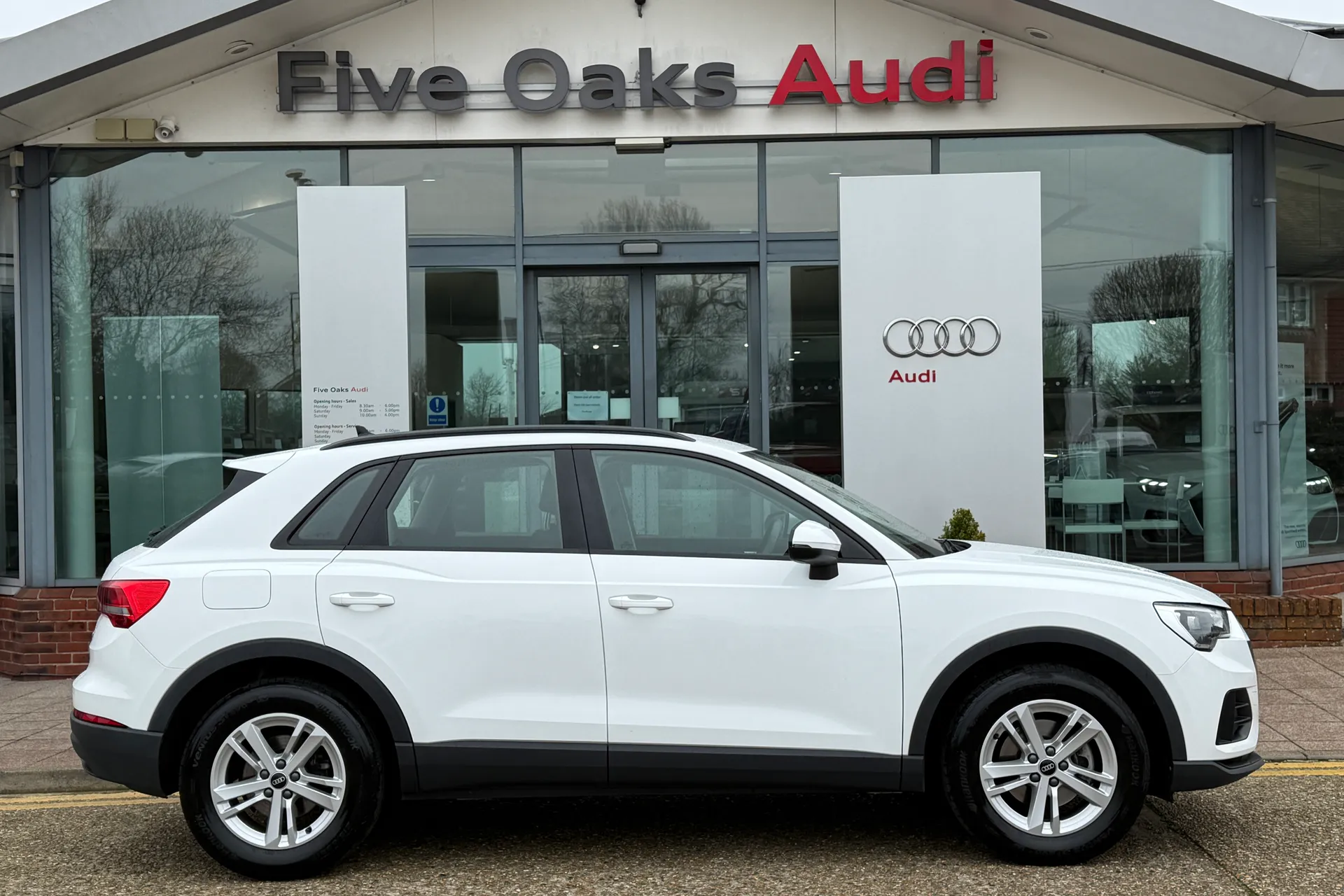 Audi Q3 thumbnail image number 2